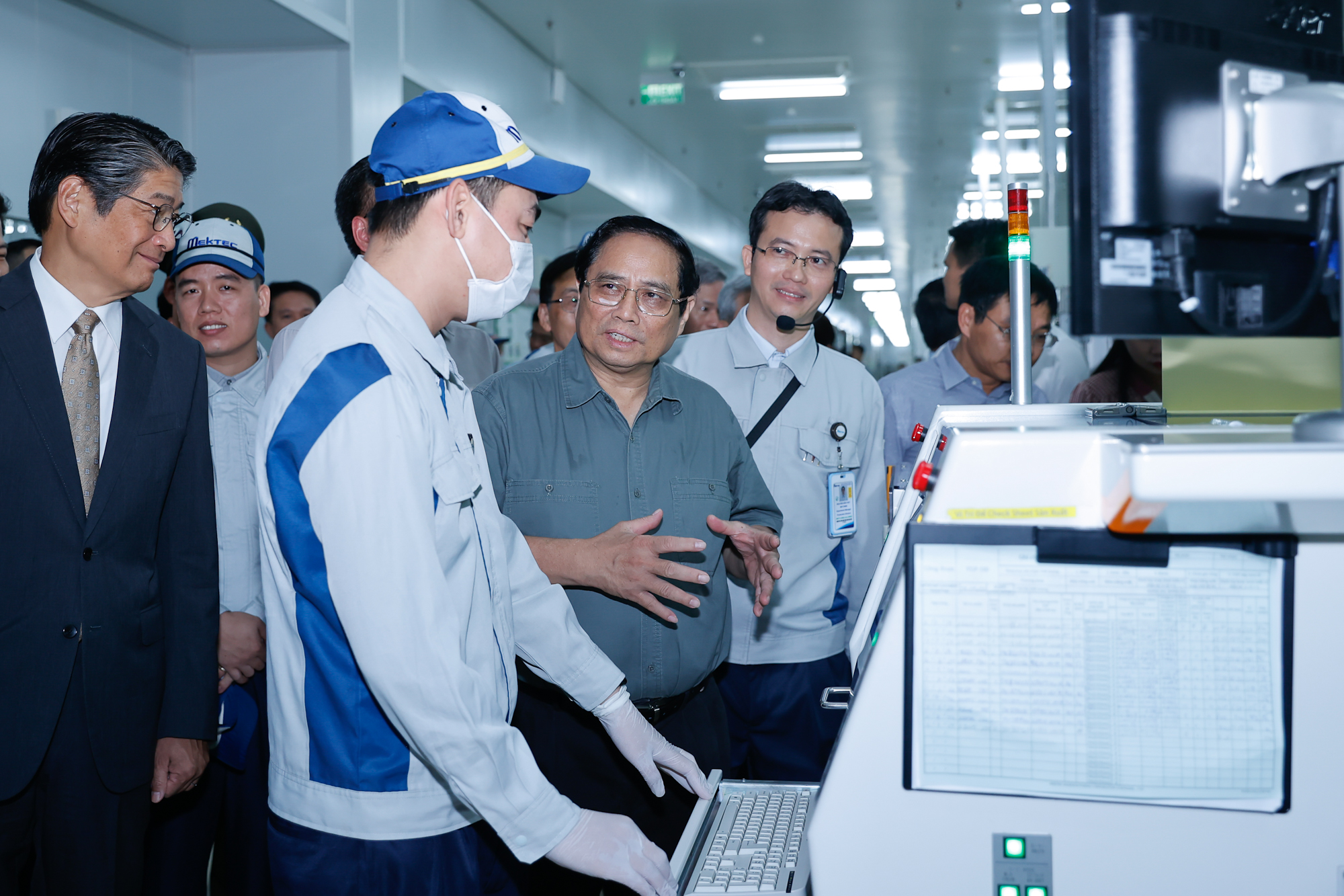 Thủ tướng dự lễ khởi công, thăm một số dự án trọng điểm tại Hưng Yên- Ảnh 7. Thủ tướng dự lễ khởi công, thăm một số dự án trọng điểm tại Hưng Yên- Ảnh 7.