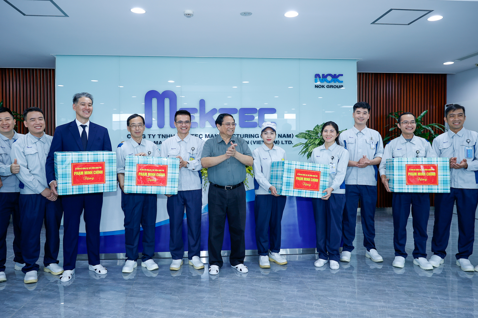 Thủ tướng dự lễ khởi công, thăm một số dự án trọng điểm tại Hưng Yên- Ảnh 9. Thủ tướng dự lễ khởi công, thăm một số dự án trọng điểm tại Hưng Yên- Ảnh 9.