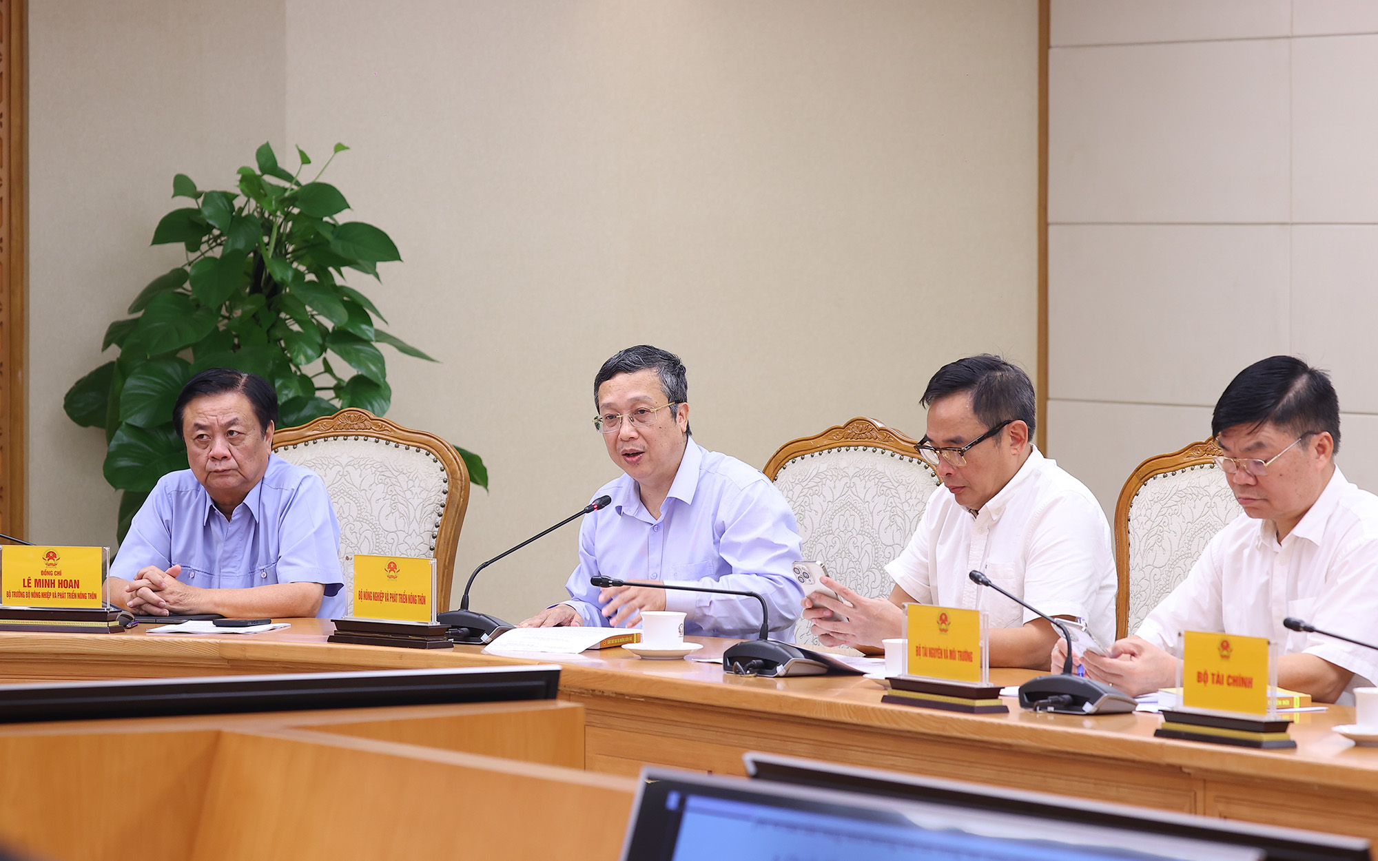Bảo vệ, phát triển vùng đất lúa theo hướng sản xuất tập trung, quy mô lớn, hiện đại- Ảnh 2. Bảo vệ, phát triển vùng đất lúa theo hướng sản xuất tập trung, quy mô lớn, hiện đại- Ảnh 2.