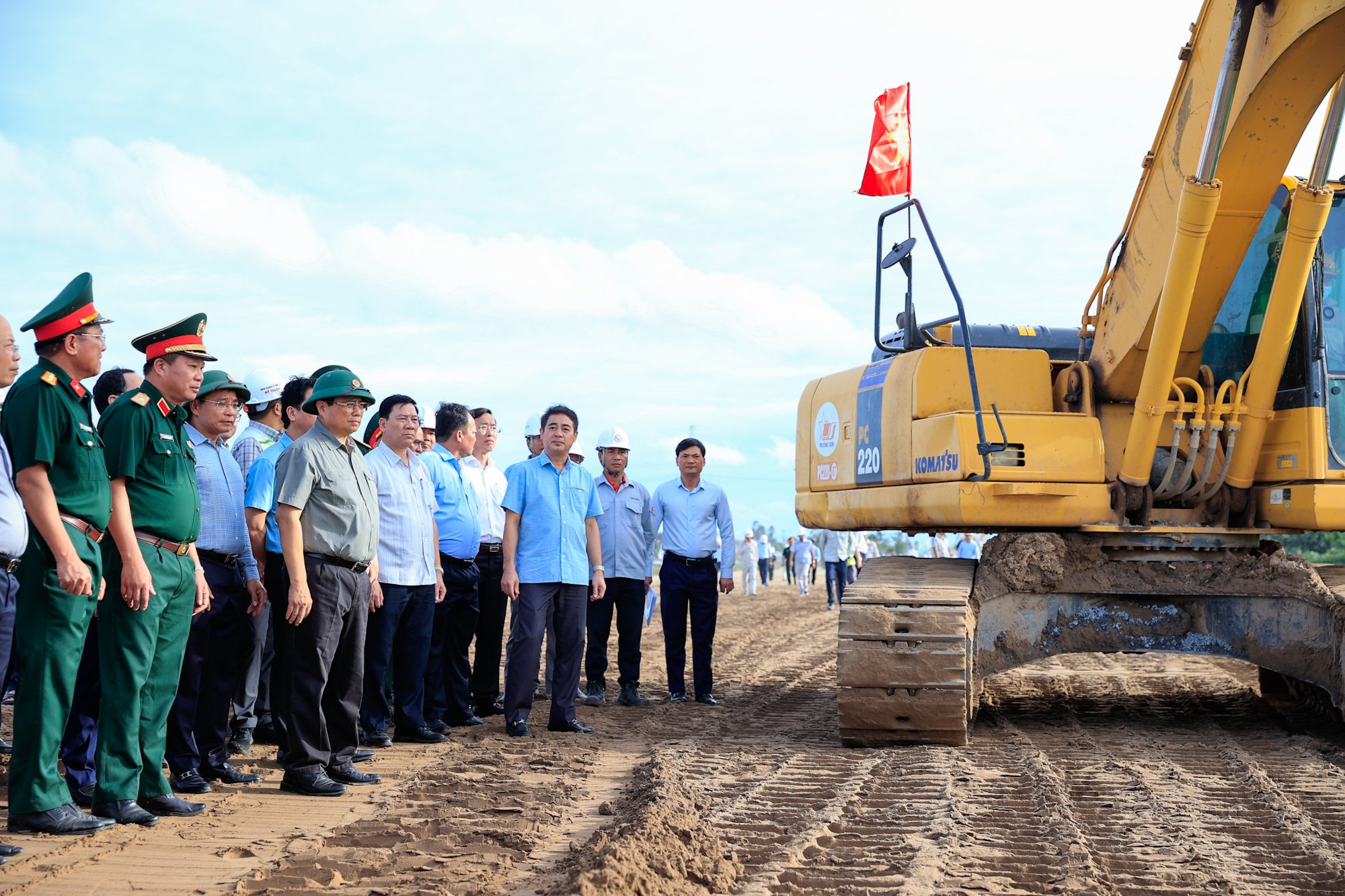Thủ tướng: Dứt khoát hoàn thành cao tốc Cần Thơ - Cà Mau vào cuối năm 2025- Ảnh 3. Thủ tướng: Dứt khoát hoàn thành cao tốc Cần Thơ - Cà Mau vào cuối năm 2025- Ảnh 3.
