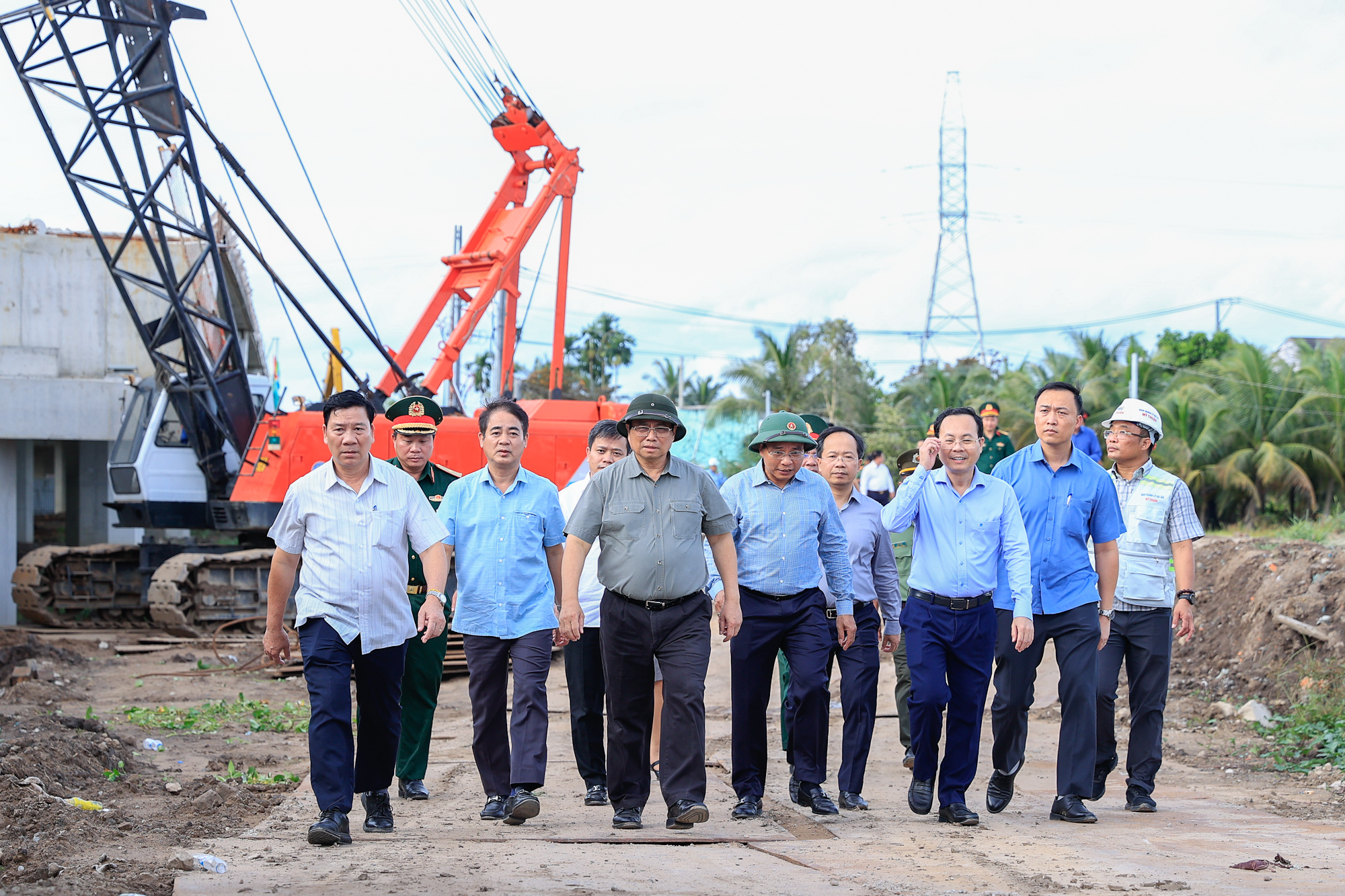 Thủ tướng: Dứt khoát hoàn thành cao tốc Cần Thơ - Cà Mau vào cuối năm 2025- Ảnh 4. Thủ tướng: Dứt khoát hoàn thành cao tốc Cần Thơ - Cà Mau vào cuối năm 2025- Ảnh 4.