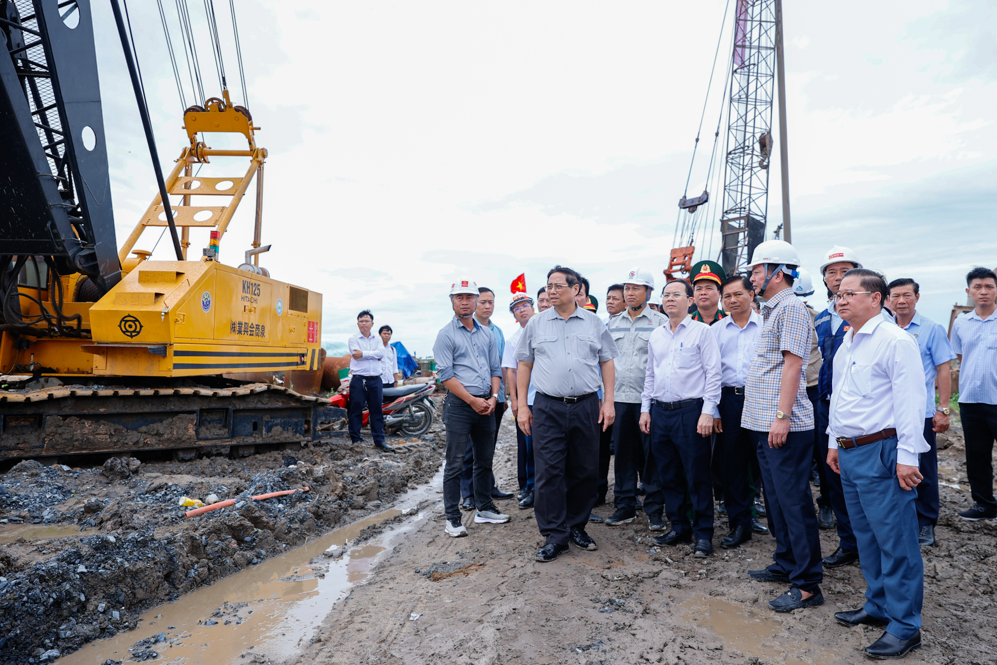 Thủ tướng: Quyết tâm hoàn thành khoảng 1.200 km cao tốc cho ĐBSCL- Ảnh 3. Thủ tướng: Quyết tâm hoàn thành khoảng 1.200 km cao tốc cho ĐBSCL- Ảnh 3.