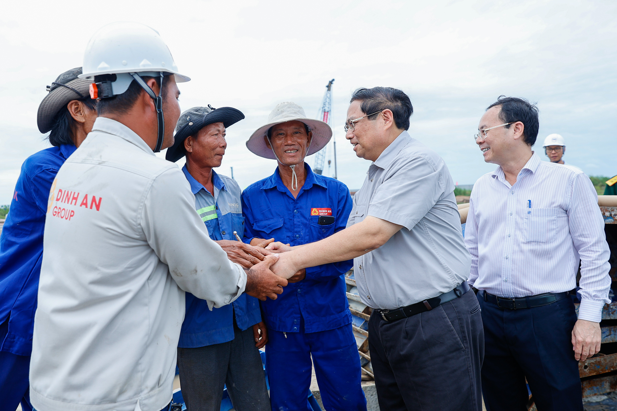 Thủ tướng: Quyết tâm hoàn thành khoảng 1.200 km cao tốc cho ĐBSCL- Ảnh 8. Thủ tướng: Quyết tâm hoàn thành khoảng 1.200 km cao tốc cho ĐBSCL- Ảnh 8.