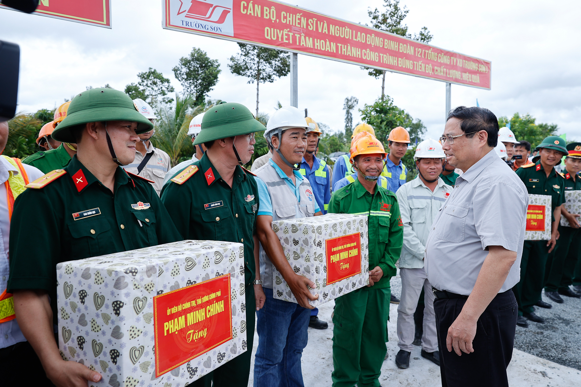 Thủ tướng: Quyết tâm hoàn thành khoảng 1.200 km cao tốc cho ĐBSCL- Ảnh 7. Thủ tướng: Quyết tâm hoàn thành khoảng 1.200 km cao tốc cho ĐBSCL- Ảnh 7.