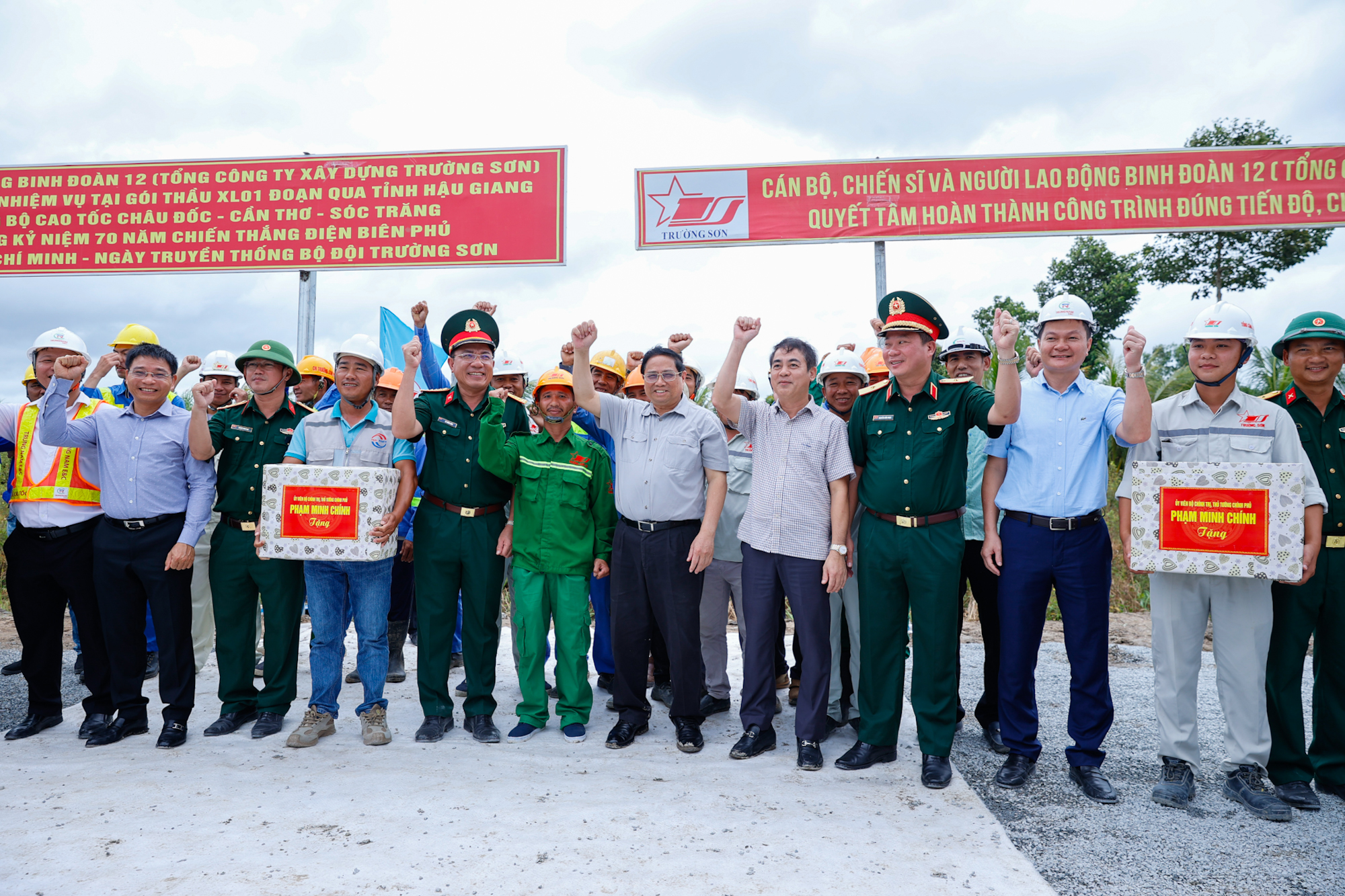 Thủ tướng: Quyết tâm hoàn thành khoảng 1.200 km cao tốc cho ĐBSCL- Ảnh 9. Thủ tướng: Quyết tâm hoàn thành khoảng 1.200 km cao tốc cho ĐBSCL- Ảnh 9.