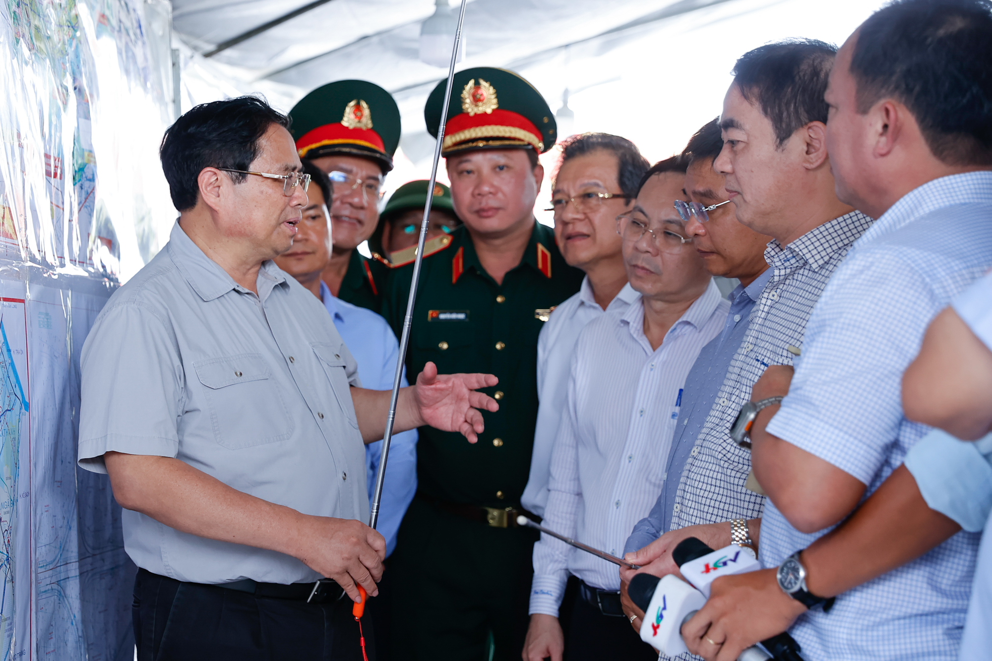 Thủ tướng: Quyết tâm hoàn thành khoảng 1.200 km cao tốc cho ĐBSCL- Ảnh 4. Thủ tướng: Quyết tâm hoàn thành khoảng 1.200 km cao tốc cho ĐBSCL- Ảnh 4.