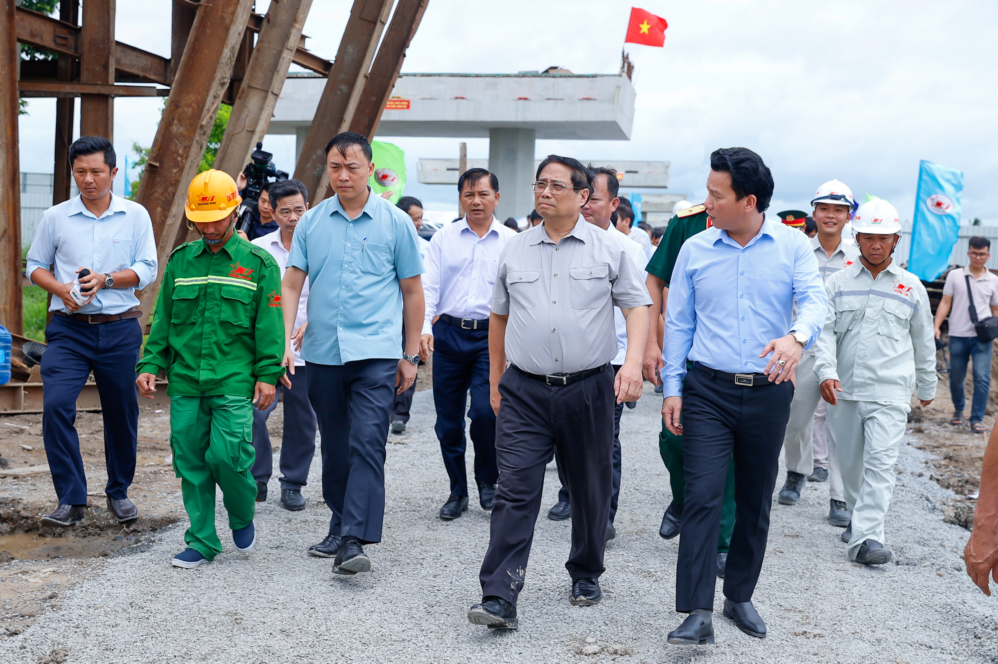 Thủ tướng: Quyết tâm hoàn thành khoảng 1.200 km cao tốc cho ĐBSCL- Ảnh 2. Thủ tướng: Quyết tâm hoàn thành khoảng 1.200 km cao tốc cho ĐBSCL- Ảnh 2.