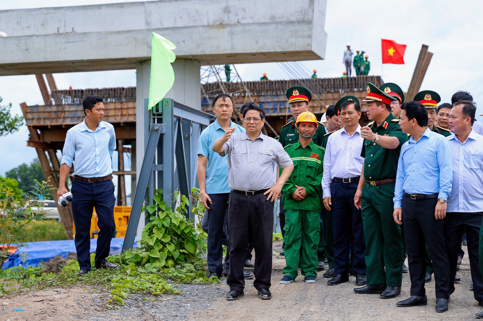Thủ tướng: Quyết tâm hoàn thành khoảng 1.200 km cao tốc cho ĐBSCL- Ảnh 5. Thủ tướng: Quyết tâm hoàn thành khoảng 1.200 km cao tốc cho ĐBSCL- Ảnh 5.