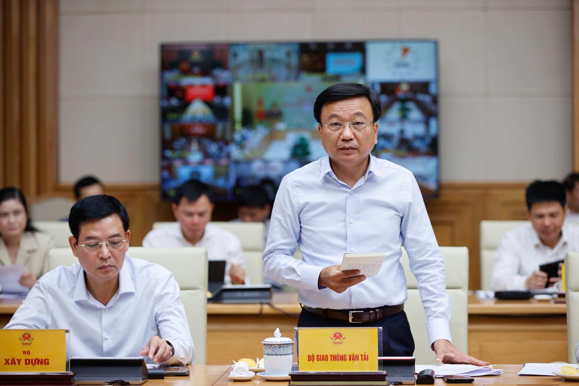 Thủ tướng: '5 quyết tâm', '5 bảo đảm' để thúc đẩy giải ngân, sử dụng hiệu quả nhất nguồn vốn gần 670 nghìn tỷ đồng- Ảnh 5. Thủ tướng: '5 quyết tâm', '5 bảo đảm' để thúc đẩy giải ngân, sử dụng hiệu quả nhất nguồn vốn gần 670 nghìn tỷ đồng- Ảnh 5.