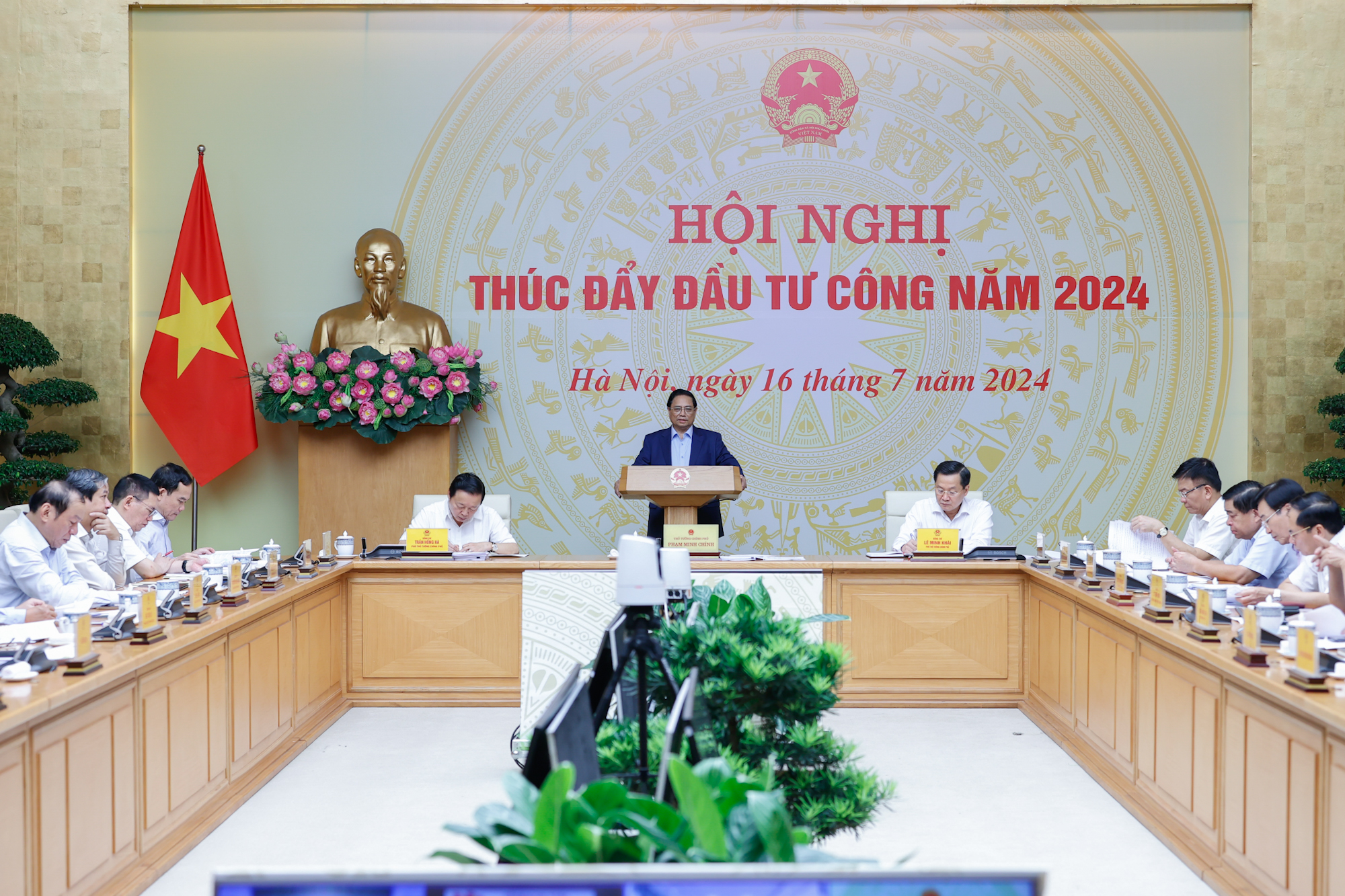Thủ tướng: '5 quyết tâm', '5 bảo đảm' để thúc đẩy giải ngân, sử dụng hiệu quả nhất nguồn vốn gần 670 nghìn tỷ đồng- Ảnh 1. Thủ tướng: '5 quyết tâm', '5 bảo đảm' để thúc đẩy giải ngân, sử dụng hiệu quả nhất nguồn vốn gần 670 nghìn tỷ đồng- Ảnh 1.