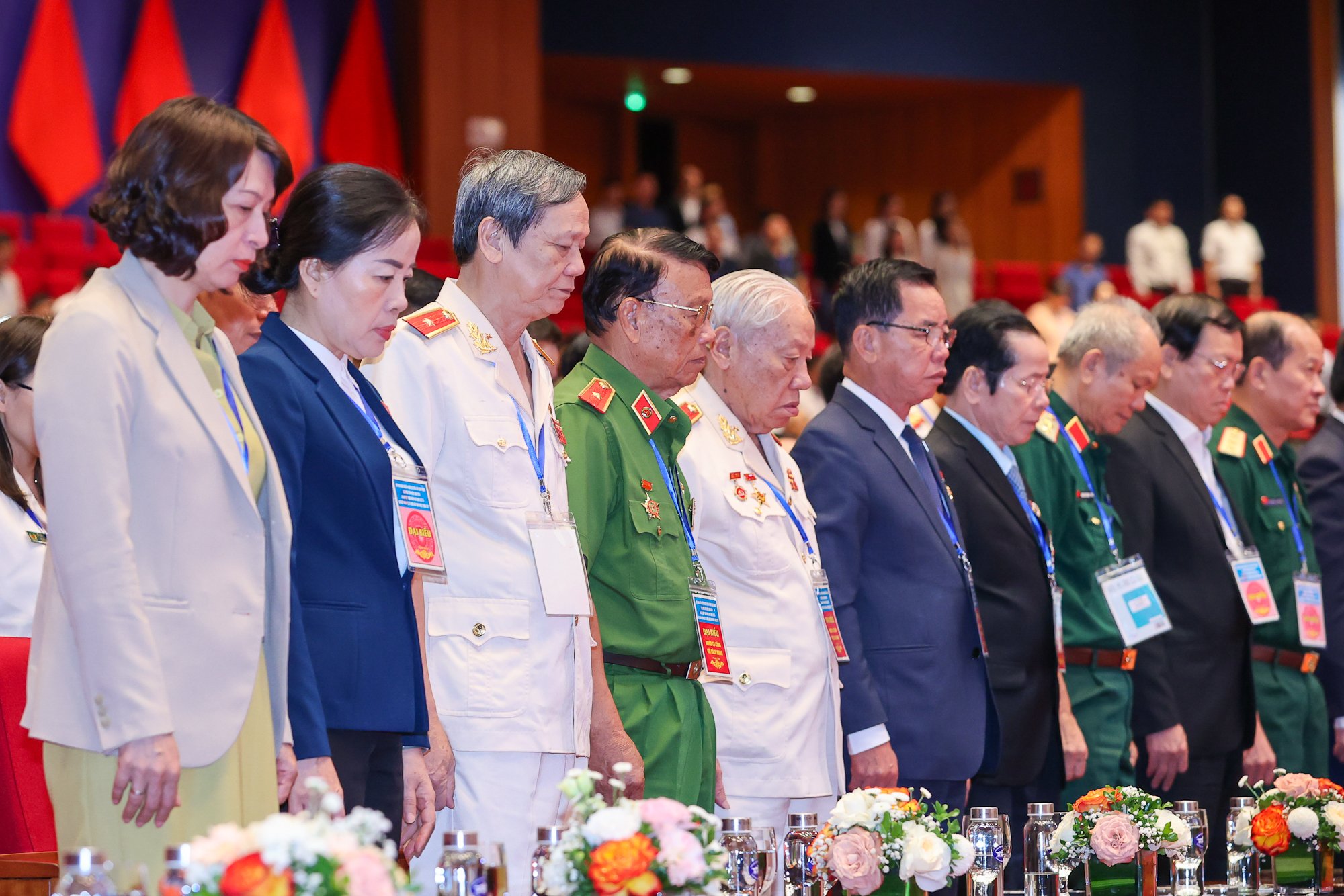 Thủ tướng: Đẩy mạnh công tác 'đền ơn đáp nghĩa' với trách nhiệm lớn lao và nghĩa tình sâu nặng- Ảnh 2. Thủ tướng: Đẩy mạnh công tác 'đền ơn đáp nghĩa' với trách nhiệm lớn lao và nghĩa tình sâu nặng- Ảnh 2.