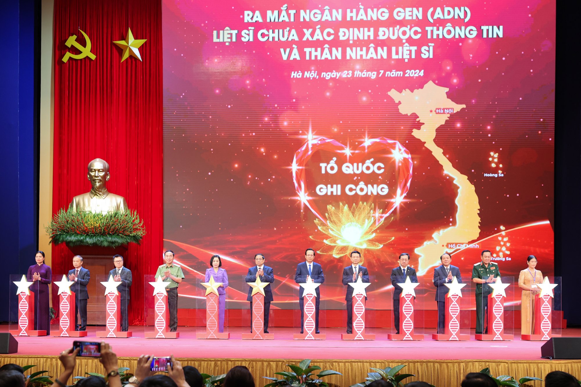 Thủ tướng: Đẩy mạnh công tác 'đền ơn đáp nghĩa' với trách nhiệm lớn lao và nghĩa tình sâu nặng- Ảnh 12. Thủ tướng: Đẩy mạnh công tác 'đền ơn đáp nghĩa' với trách nhiệm lớn lao và nghĩa tình sâu nặng- Ảnh 12.