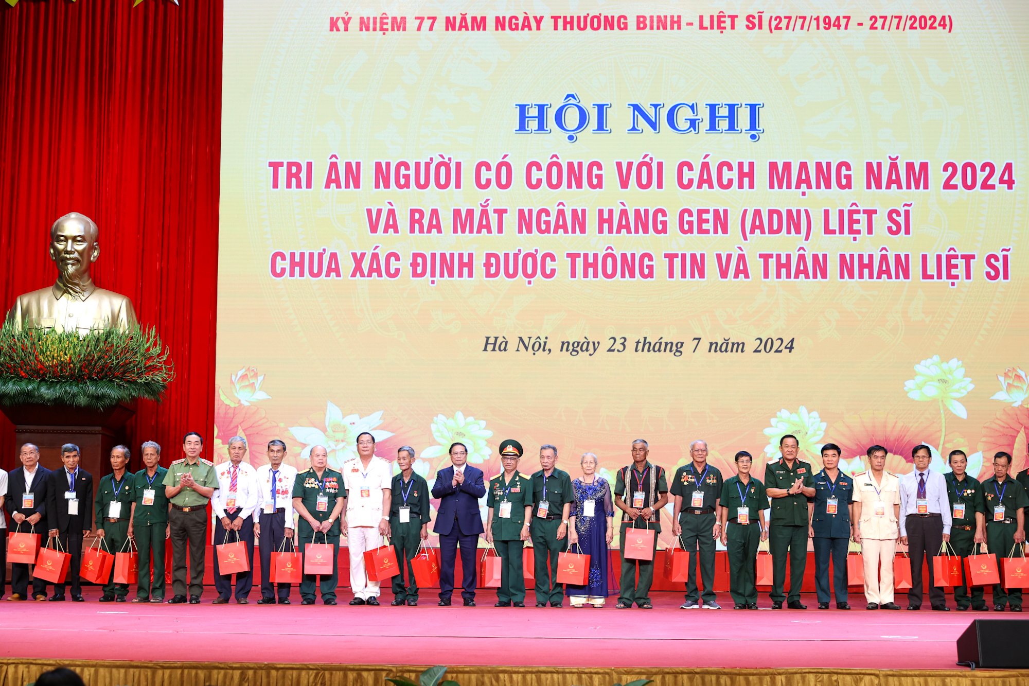 Thủ tướng: Đẩy mạnh công tác 'đền ơn đáp nghĩa' với trách nhiệm lớn lao và nghĩa tình sâu nặng- Ảnh 10. Thủ tướng: Đẩy mạnh công tác 'đền ơn đáp nghĩa' với trách nhiệm lớn lao và nghĩa tình sâu nặng- Ảnh 10.