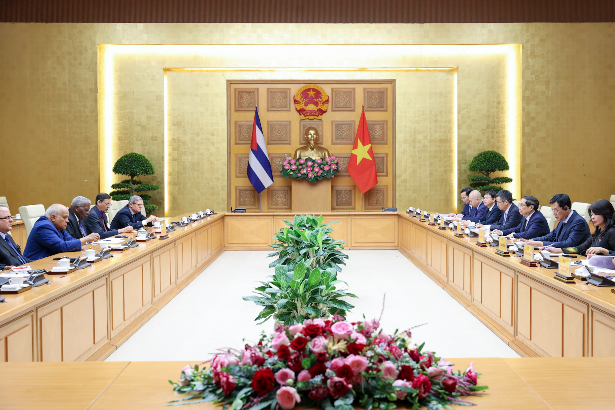 Thủ tướng Phạm Minh Chính tiếp Chủ tịch Quốc hội Cuba sang dự lễ tang Tổng Bí thư Nguyễn Phú Trọng- Ảnh 2. Thủ tướng Phạm Minh Chính tiếp Chủ tịch Quốc hội Cuba sang dự lễ tang Tổng Bí thư Nguyễn Phú Trọng- Ảnh 2.