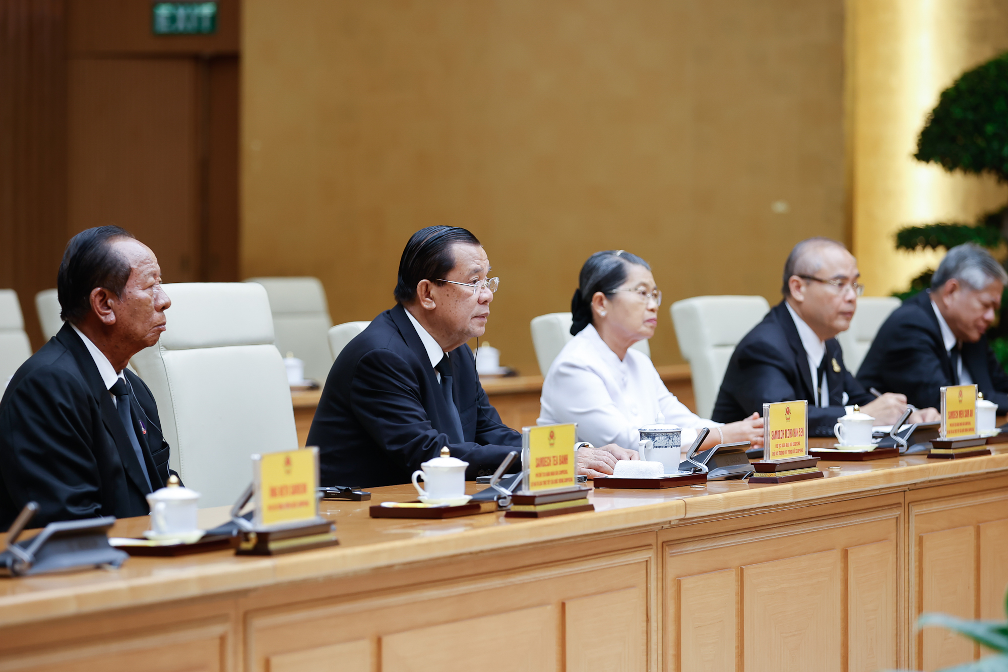 Thủ tướng Phạm Minh Chính gặp Chủ tịch Thượng viện Campuchia Hun Sen- Ảnh 4. Thủ tướng Phạm Minh Chính gặp Chủ tịch Thượng viện Campuchia Hun Sen- Ảnh 4.
