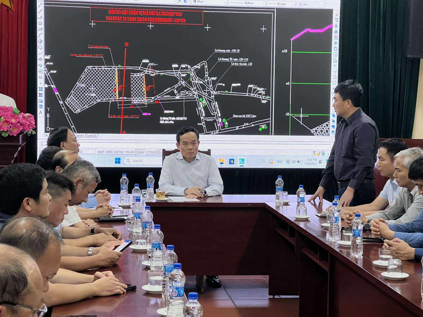 Phó Thủ tướng Trần Lưu Quang chỉ đạo khắc phục hậu quả vụ tai nạn hầm lò tại Quảng Ninh- Ảnh 1. Phó Thủ tướng Trần Lưu Quang chỉ đạo khắc phục hậu quả vụ tai nạn hầm lò tại Quảng Ninh- Ảnh 1.