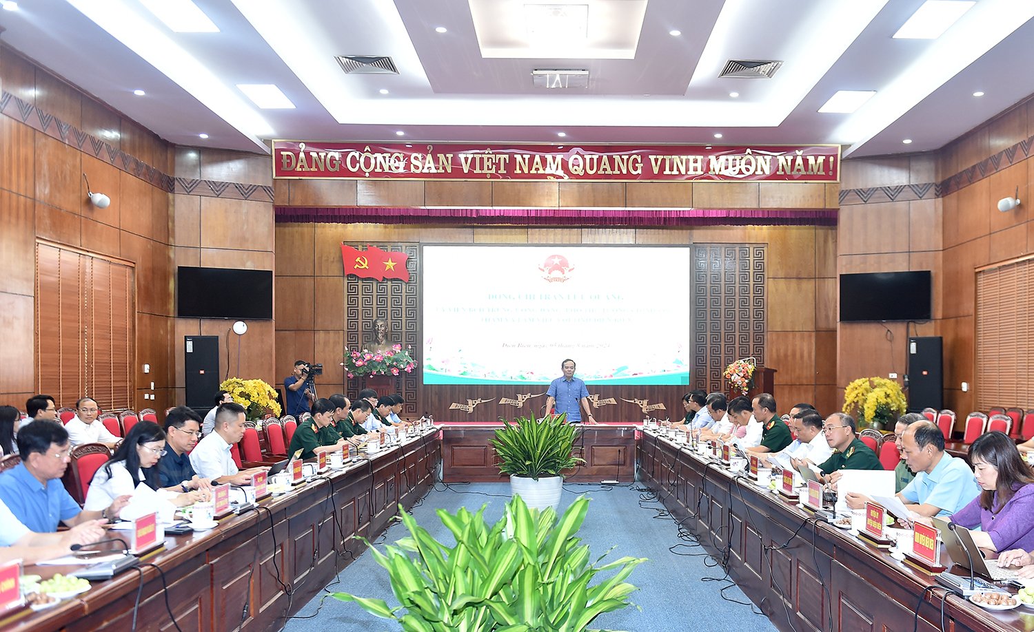 Phó Thủ tướng Trần Lưu Quang thăm, làm việc với tỉnh Điện Biên- Ảnh 1. Phó Thủ tướng Trần Lưu Quang thăm, làm việc với tỉnh Điện Biên- Ảnh 1.