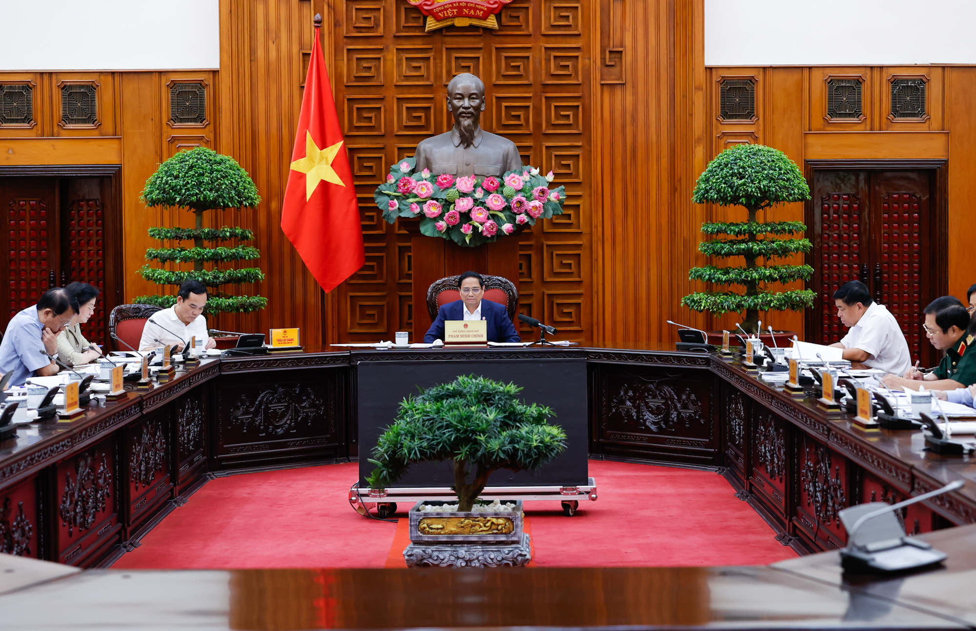 Thủ tướng Phạm Minh Chính: Đẩy mạnh phân cấp, phân quyền và cắt giảm thủ tục hành chính- Ảnh 7. Thủ tướng Phạm Minh Chính: Đẩy mạnh phân cấp, phân quyền và cắt giảm thủ tục hành chính- Ảnh 7.