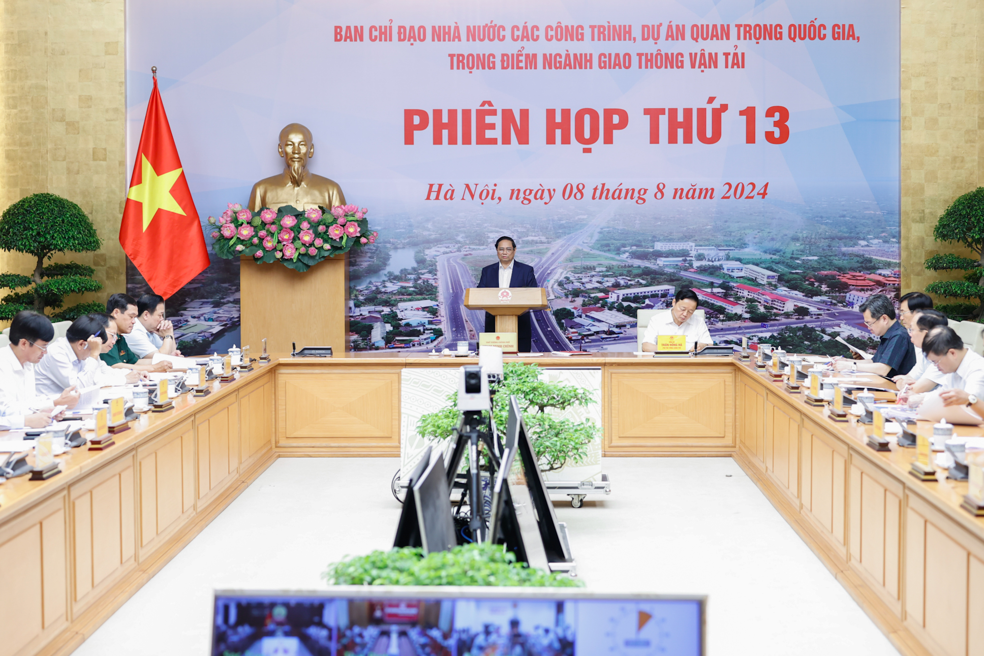 Thủ tướng: Tăng tốc, bứt phá để hoàn thành thêm 1.200 km cao tốc vào năm 2025- Ảnh 2. Thủ tướng: Tăng tốc, bứt phá để hoàn thành thêm 1.200 km cao tốc vào năm 2025- Ảnh 2.