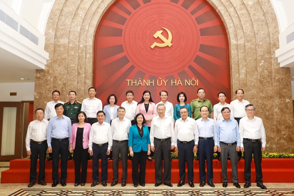 Đưa Hà Nội phát triển mạnh hơn, toàn diện hơn, tiêu biểu của cả nước về các mặt- Ảnh 4. Đưa Hà Nội phát triển mạnh hơn, toàn diện hơn, tiêu biểu của cả nước về các mặt- Ảnh 4.