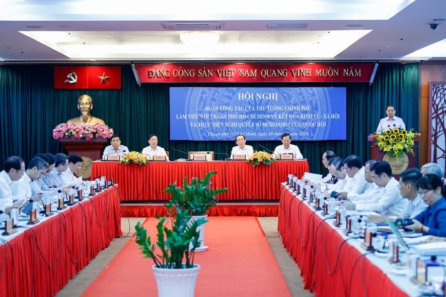 Thủ tướng: TPHCM cần phát huy '6 tiên phong' và khai thác hiệu quả hơn các chính sách đặc thù- Ảnh 3. Thủ tướng: TPHCM cần phát huy '6 tiên phong' và khai thác hiệu quả hơn các chính sách đặc thù- Ảnh 3.