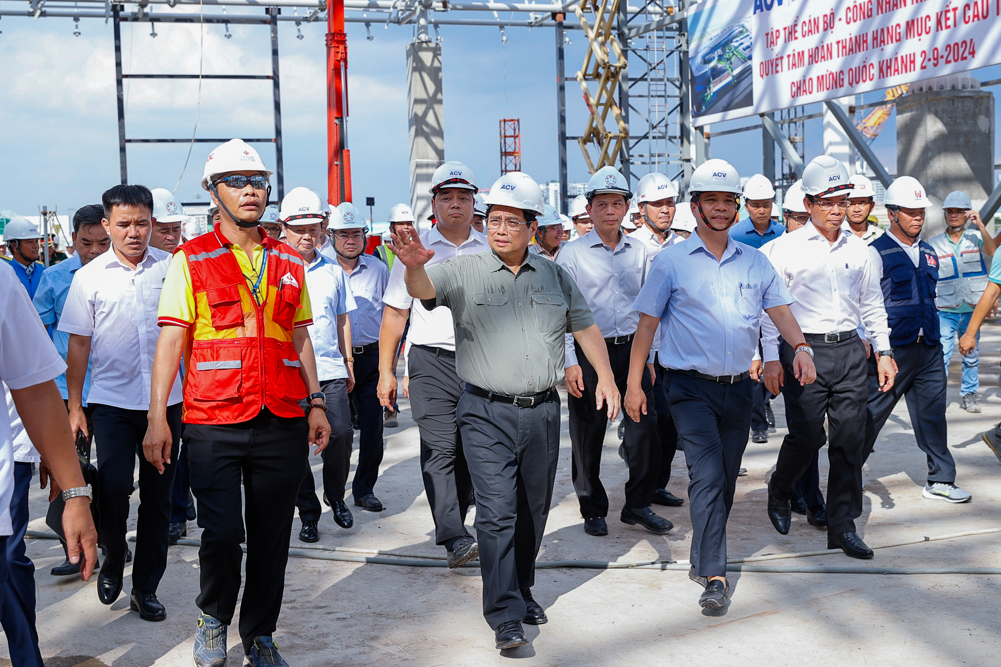 Thủ tướng kiểm tra, đốc thúc hoàn thành nhà ga T3 Tân Sơn Nhất vào 30/4/2025- Ảnh 3. Thủ tướng kiểm tra, đốc thúc hoàn thành nhà ga T3 Tân Sơn Nhất vào 30/4/2025- Ảnh 3.