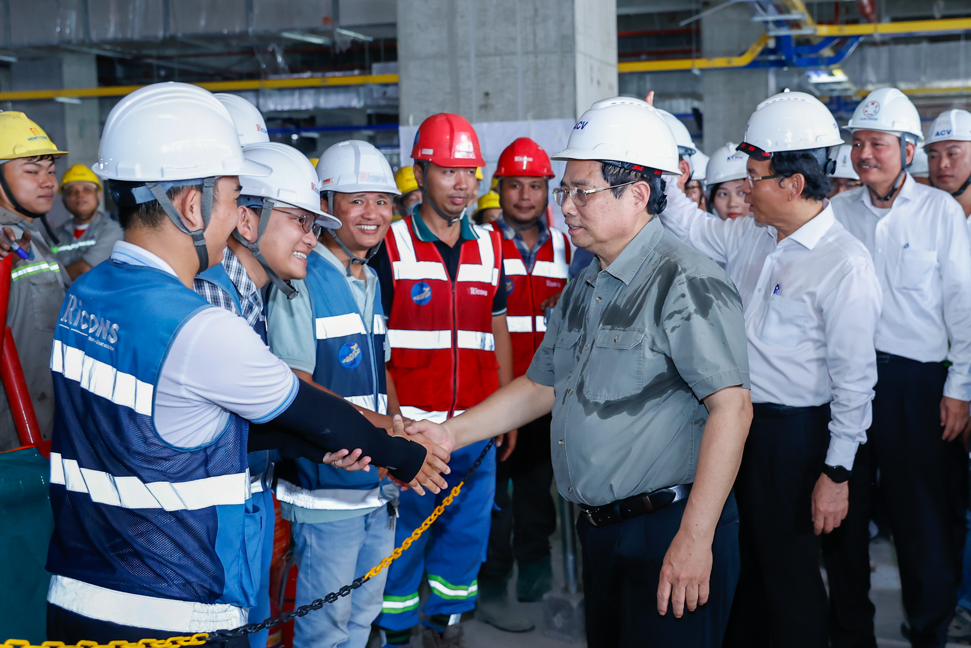 Thủ tướng kiểm tra, đốc thúc hoàn thành nhà ga T3 Tân Sơn Nhất vào 30/4/2025- Ảnh 7. Thủ tướng kiểm tra, đốc thúc hoàn thành nhà ga T3 Tân Sơn Nhất vào 30/4/2025- Ảnh 7.