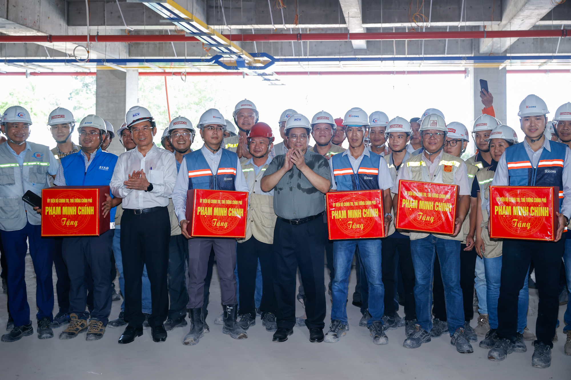 Thủ tướng kiểm tra, đốc thúc hoàn thành nhà ga T3 Tân Sơn Nhất vào 30/4/2025- Ảnh 8. Thủ tướng kiểm tra, đốc thúc hoàn thành nhà ga T3 Tân Sơn Nhất vào 30/4/2025- Ảnh 8.