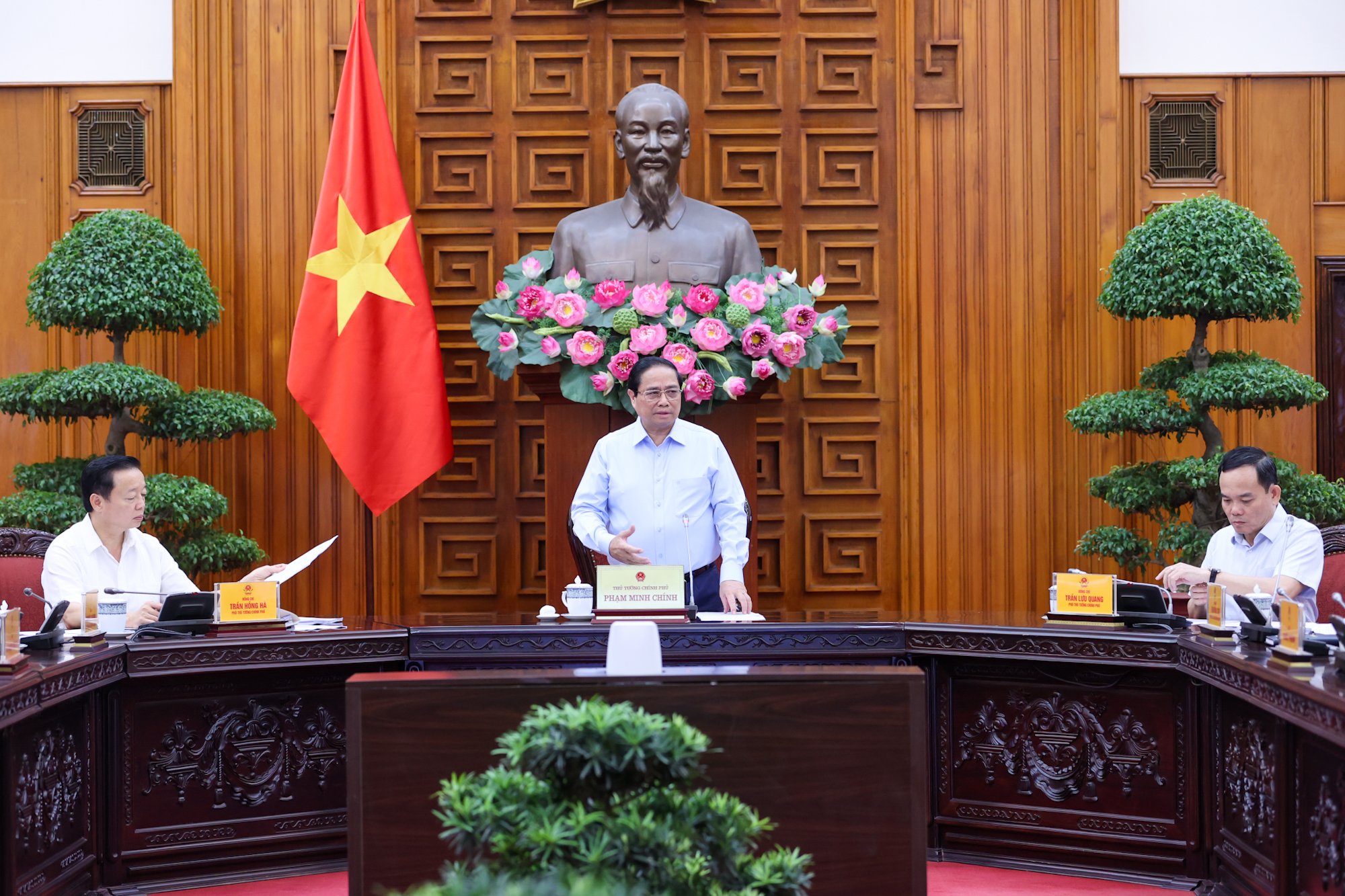Thủ tướng: Khơi thông mọi nguồn lực, lấy đầu tư công dẫn dắt, kích hoạt đầu tư tư- Ảnh 2. Thủ tướng: Khơi thông mọi nguồn lực, lấy đầu tư công dẫn dắt, kích hoạt đầu tư tư- Ảnh 2.