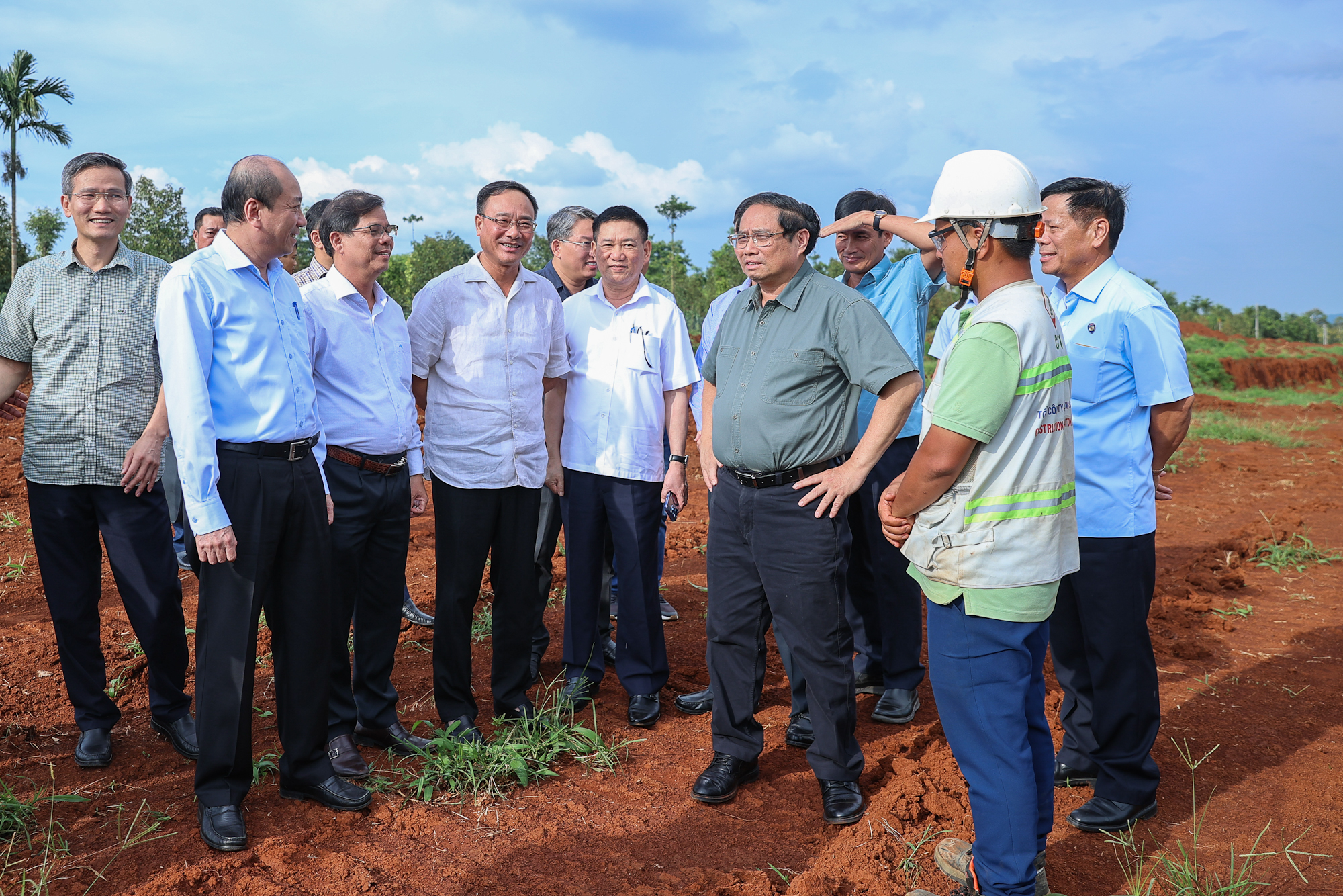 Thủ tướng khảo sát hiện trường, yêu cầu đẩy nhanh tiến độ dự án cao tốc Khánh Hòa - Buôn Ma Thuột- Ảnh 1. Thủ tướng khảo sát hiện trường, yêu cầu đẩy nhanh tiến độ dự án cao tốc Khánh Hòa - Buôn Ma Thuột- Ảnh 1.