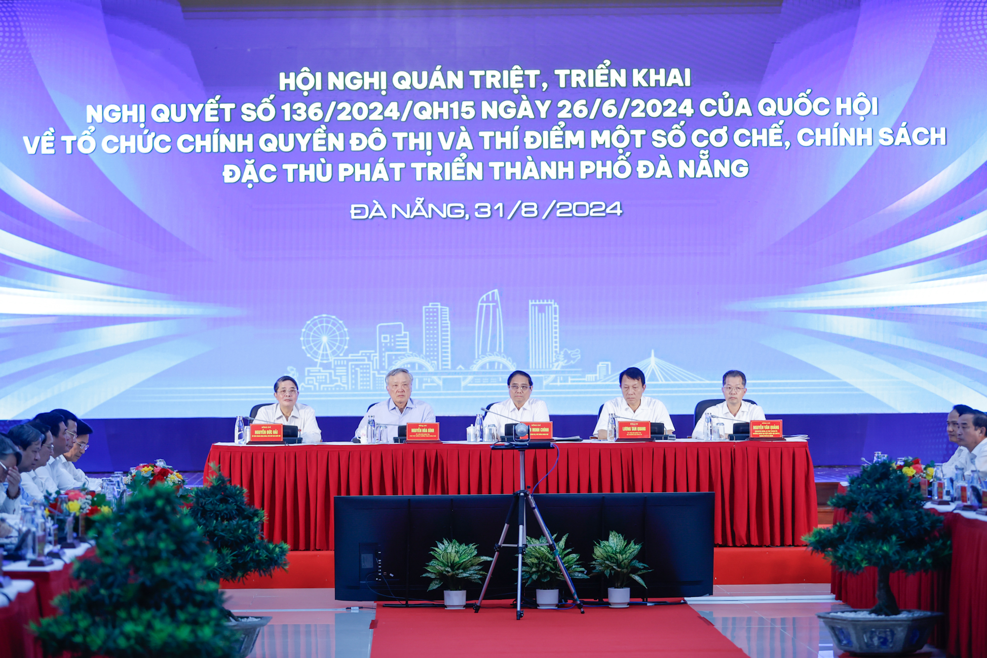 Thủ tướng chủ trì Hội nghị triển khai Nghị quyết 136 của Quốc hội về thành phố Đà Nẵng- Ảnh 1. Thủ tướng chủ trì Hội nghị triển khai Nghị quyết 136 của Quốc hội về thành phố Đà Nẵng- Ảnh 1.