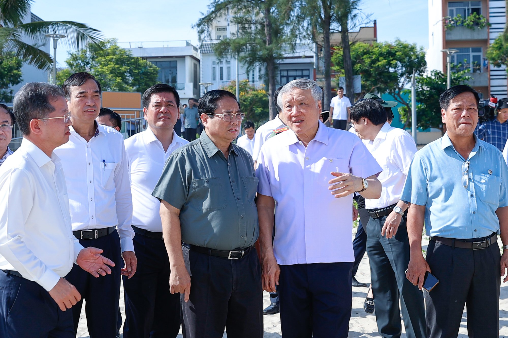 Thủ tướng khảo sát khu vực nghiên cứu lấn biển và một số dự án trọng điểm của Đà Nẵng- Ảnh 2. Thủ tướng khảo sát khu vực nghiên cứu lấn biển và một số dự án trọng điểm của Đà Nẵng- Ảnh 2.