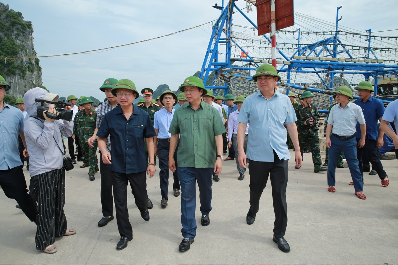 Thực hiện mọi biện pháp cần thiết, tuyệt đối không được có tư tưởng chủ quan- Ảnh 1. Thực hiện mọi biện pháp cần thiết, tuyệt đối không được có tư tưởng chủ quan- Ảnh 1.