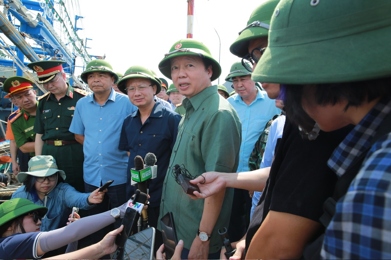 Thực hiện mọi biện pháp cần thiết, tuyệt đối không được có tư tưởng chủ quan- Ảnh 2. Thực hiện mọi biện pháp cần thiết, tuyệt đối không được có tư tưởng chủ quan- Ảnh 2.