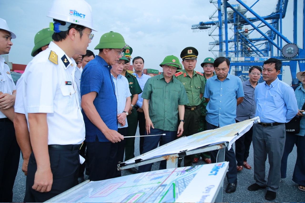 Phó Thủ tướng Trần Hồng Hà thị sát, kiểm tra việc phòng chống bão số 3 tại Quảng Ninh và Hải Phòng- Ảnh 9. Phó Thủ tướng Trần Hồng Hà thị sát, kiểm tra việc phòng chống bão số 3 tại Quảng Ninh và Hải Phòng- Ảnh 9.