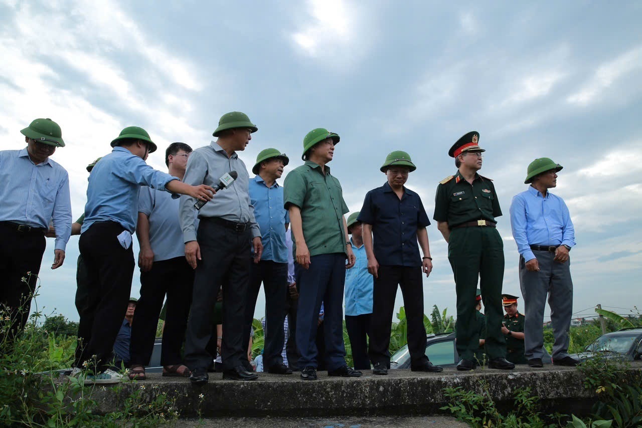 Thực hiện mọi biện pháp cần thiết, tuyệt đối không được có tư tưởng chủ quan- Ảnh 7. Thực hiện mọi biện pháp cần thiết, tuyệt đối không được có tư tưởng chủ quan- Ảnh 7.