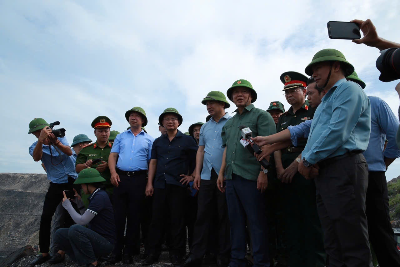 Thực hiện mọi biện pháp cần thiết, tuyệt đối không được có tư tưởng chủ quan- Ảnh 5. Thực hiện mọi biện pháp cần thiết, tuyệt đối không được có tư tưởng chủ quan- Ảnh 5.