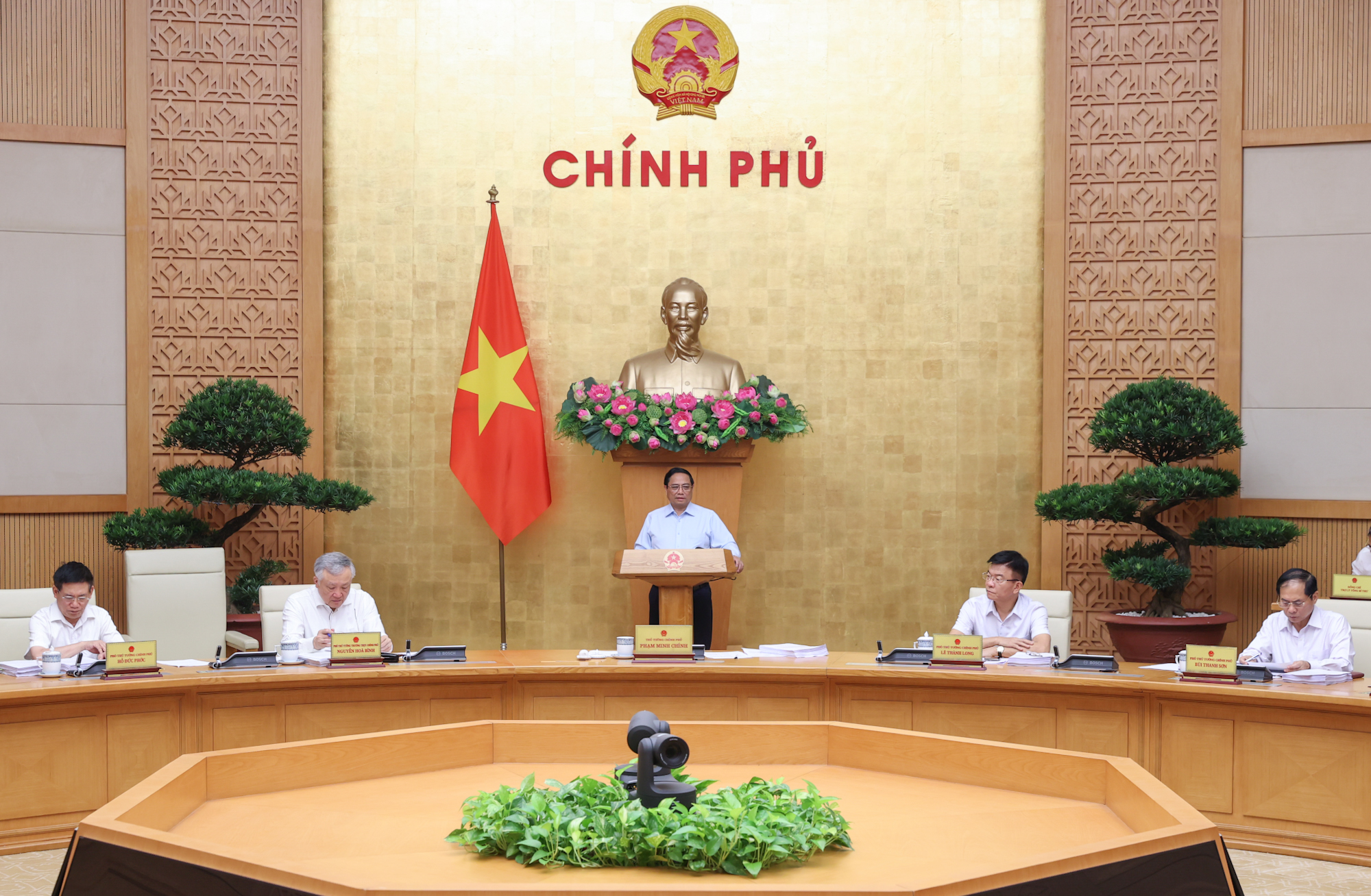 Thủ tướng: Phấn đấu đạt và vượt toàn bộ 15/15 chỉ tiêu của năm nay- Ảnh 4. Thủ tướng: Phấn đấu đạt và vượt toàn bộ 15/15 chỉ tiêu của năm nay- Ảnh 4.