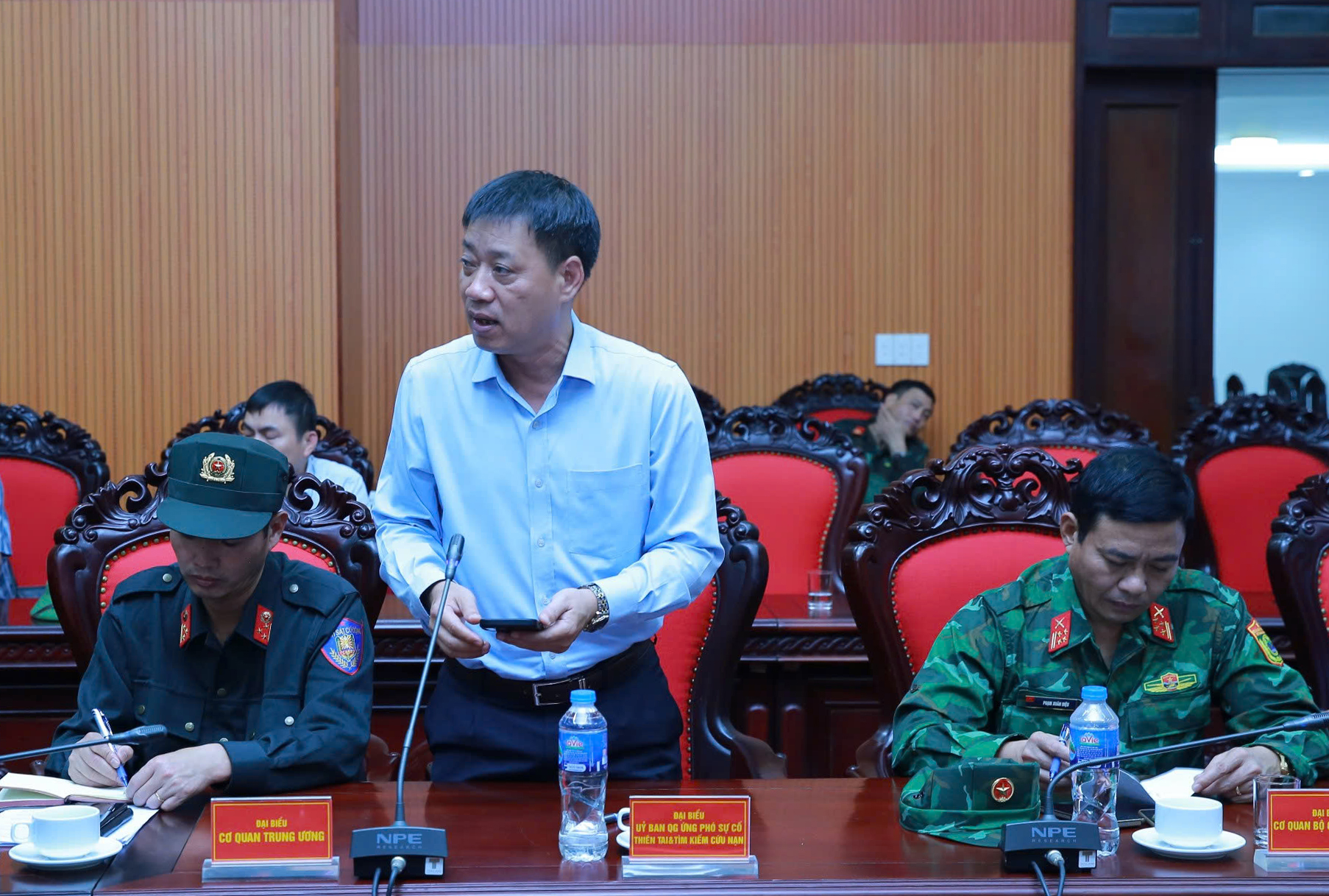 Phó Thủ tướng Trần Hồng Hà họp tại Sở Chỉ huy tiền phương phòng, chống bão số 3- Ảnh 4. Phó Thủ tướng Trần Hồng Hà họp tại Sở Chỉ huy tiền phương phòng, chống bão số 3- Ảnh 4.