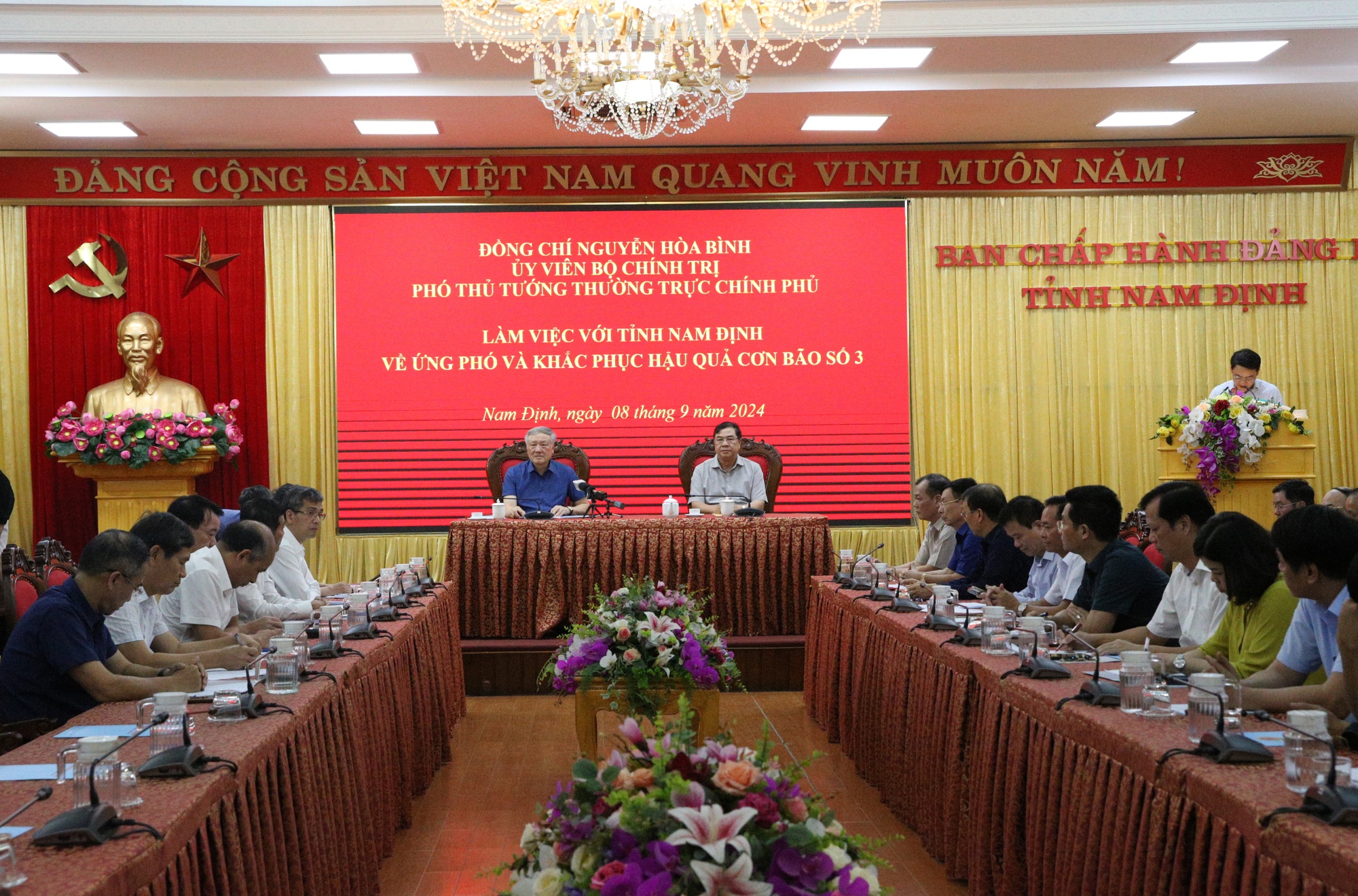 Phó Thủ tướng Thường trực kiểm tra công tác khắc phục hậu quả cơn bão số 3 tại Nam Định- Ảnh 2. Phó Thủ tướng Thường trực kiểm tra công tác khắc phục hậu quả cơn bão số 3 tại Nam Định- Ảnh 2.