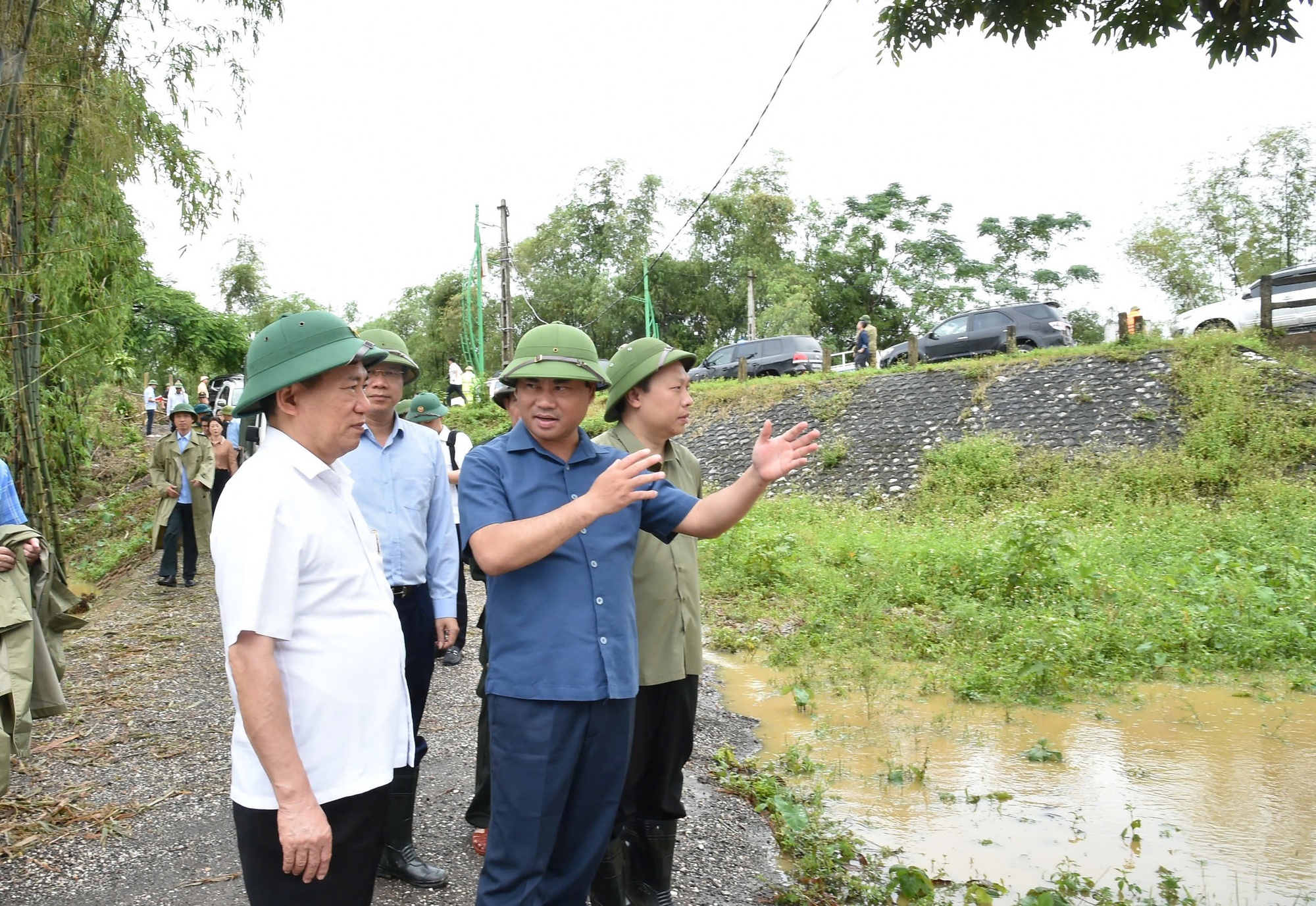 Phó Thủ tướng Hồ Đức Phớc thị sát, chỉ đạo công tác phòng chống bão lụt tại Thái Nguyên- Ảnh 4. Phó Thủ tướng Hồ Đức Phớc thị sát, chỉ đạo công tác phòng chống bão lụt tại Thái Nguyên- Ảnh 4.