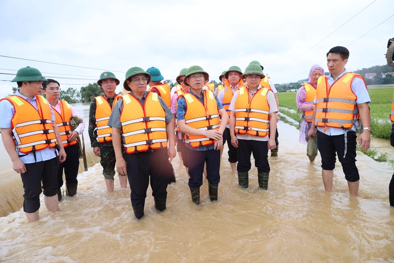 Thủ tướng chỉ đạo bảo đảm an toàn đê điều, hồ đập, phát hiện, xử lý kịp thời các sự cố ngay từ giờ đầu- Ảnh 1. Thủ tướng chỉ đạo bảo đảm an toàn đê điều, hồ đập, phát hiện, xử lý kịp thời các sự cố ngay từ giờ đầu- Ảnh 1.
