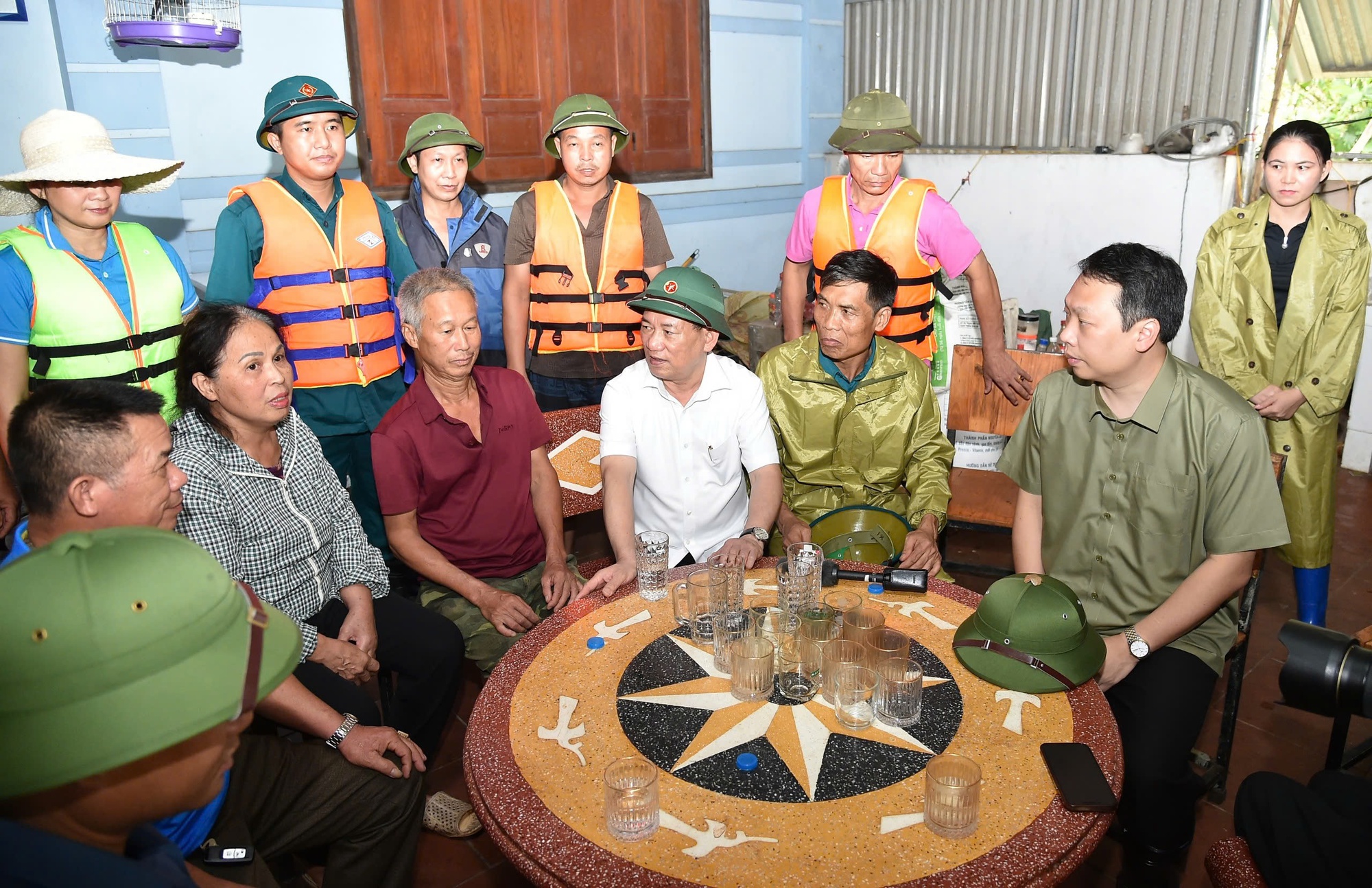 Phó Thủ tướng Hồ Đức Phớc thị sát, chỉ đạo công tác phòng chống bão lụt tại Thái Nguyên- Ảnh 6. Phó Thủ tướng Hồ Đức Phớc thị sát, chỉ đạo công tác phòng chống bão lụt tại Thái Nguyên- Ảnh 6.