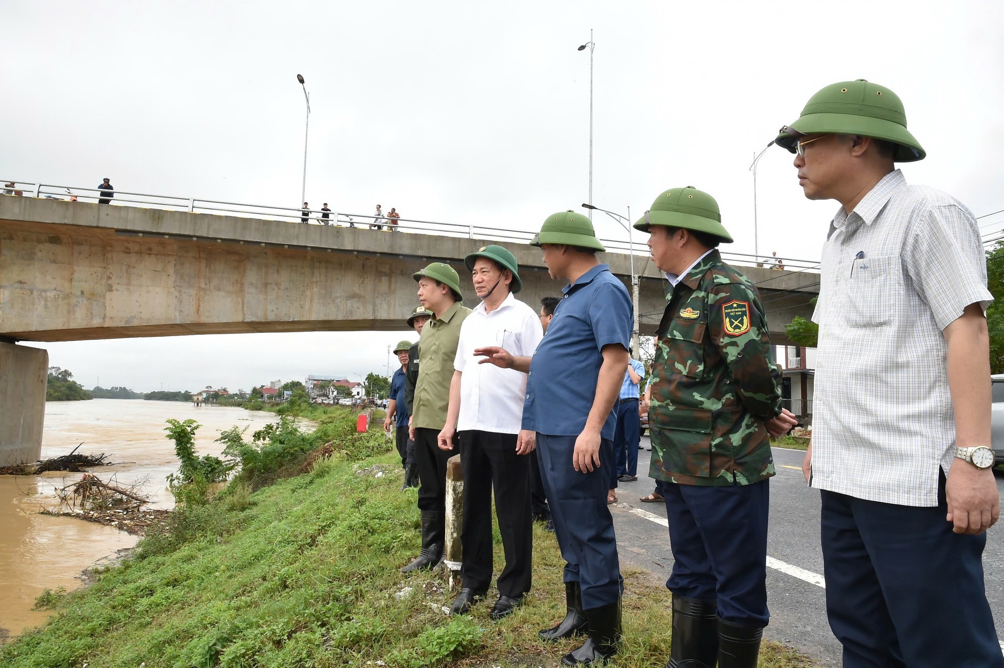 Phó Thủ tướng Hồ Đức Phớc thị sát, chỉ đạo công tác phòng chống bão lụt tại Thái Nguyên- Ảnh 1. Phó Thủ tướng Hồ Đức Phớc thị sát, chỉ đạo công tác phòng chống bão lụt tại Thái Nguyên- Ảnh 1.