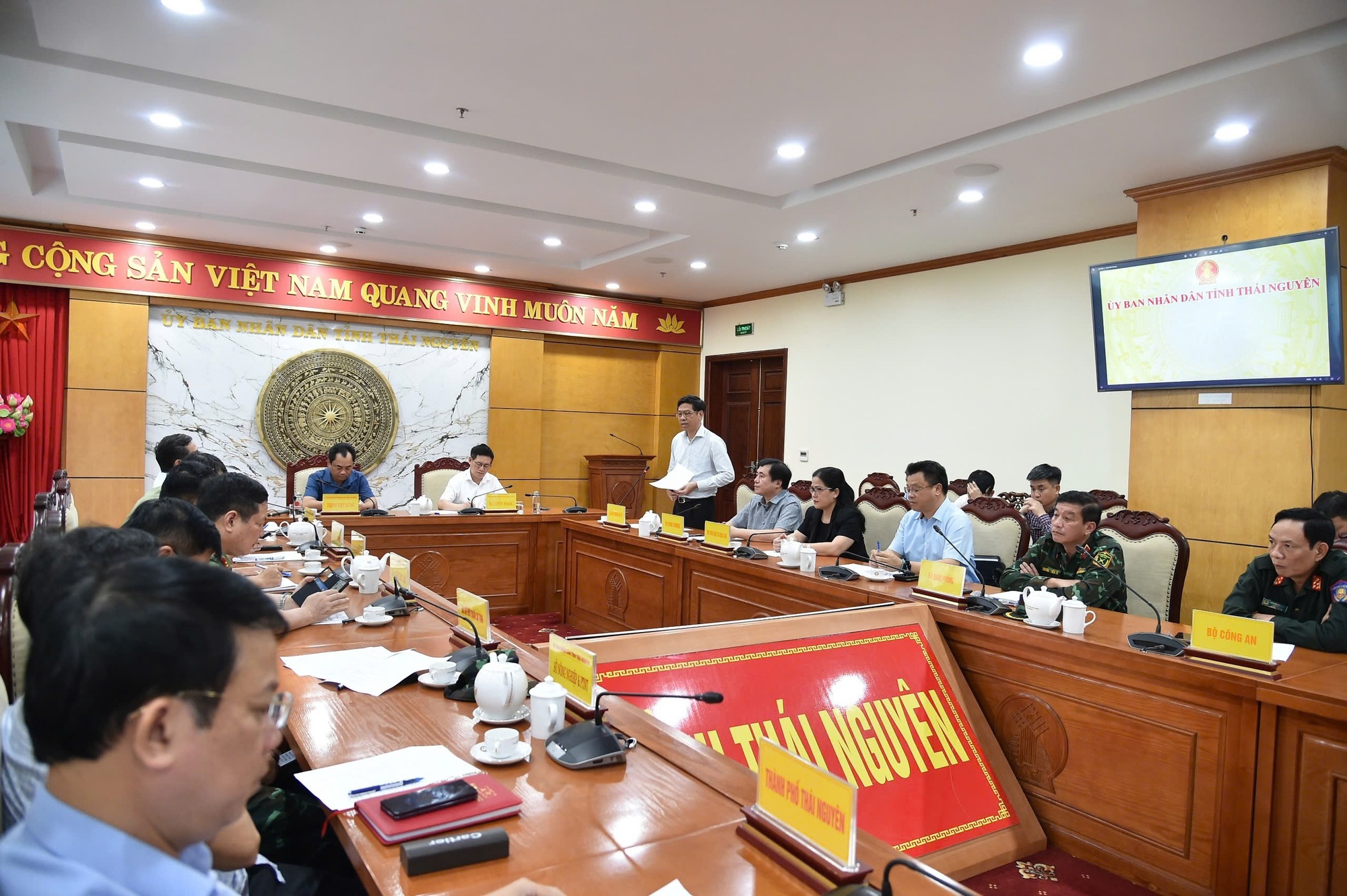 Phó Thủ tướng Hồ Đức Phớc thị sát, chỉ đạo công tác phòng chống bão lụt tại Thái Nguyên- Ảnh 8. Phó Thủ tướng Hồ Đức Phớc thị sát, chỉ đạo công tác phòng chống bão lụt tại Thái Nguyên- Ảnh 8.