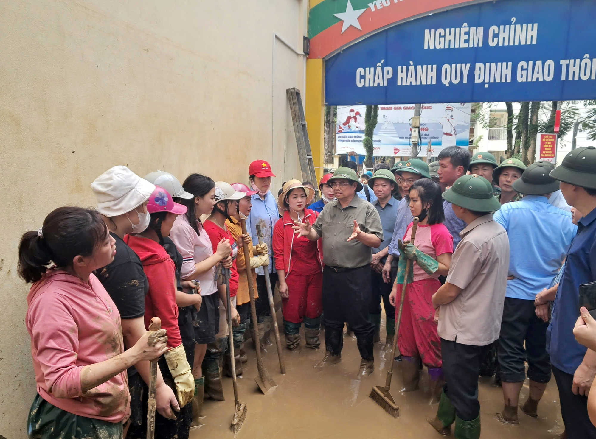 Thủ tướng Phạm Minh Chính tới Yên Bái chỉ đạo ứng phó, khắc phục hậu quả mưa lũ, thiên tai- Ảnh 3. Thủ tướng Phạm Minh Chính tới Yên Bái chỉ đạo ứng phó, khắc phục hậu quả mưa lũ, thiên tai- Ảnh 3.