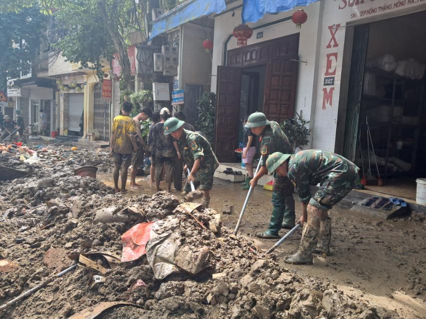 Thủ tướng Phạm Minh Chính tới Yên Bái chỉ đạo ứng phó, khắc phục hậu quả mưa lũ, thiên tai- Ảnh 5. Thủ tướng Phạm Minh Chính tới Yên Bái chỉ đạo ứng phó, khắc phục hậu quả mưa lũ, thiên tai- Ảnh 5.