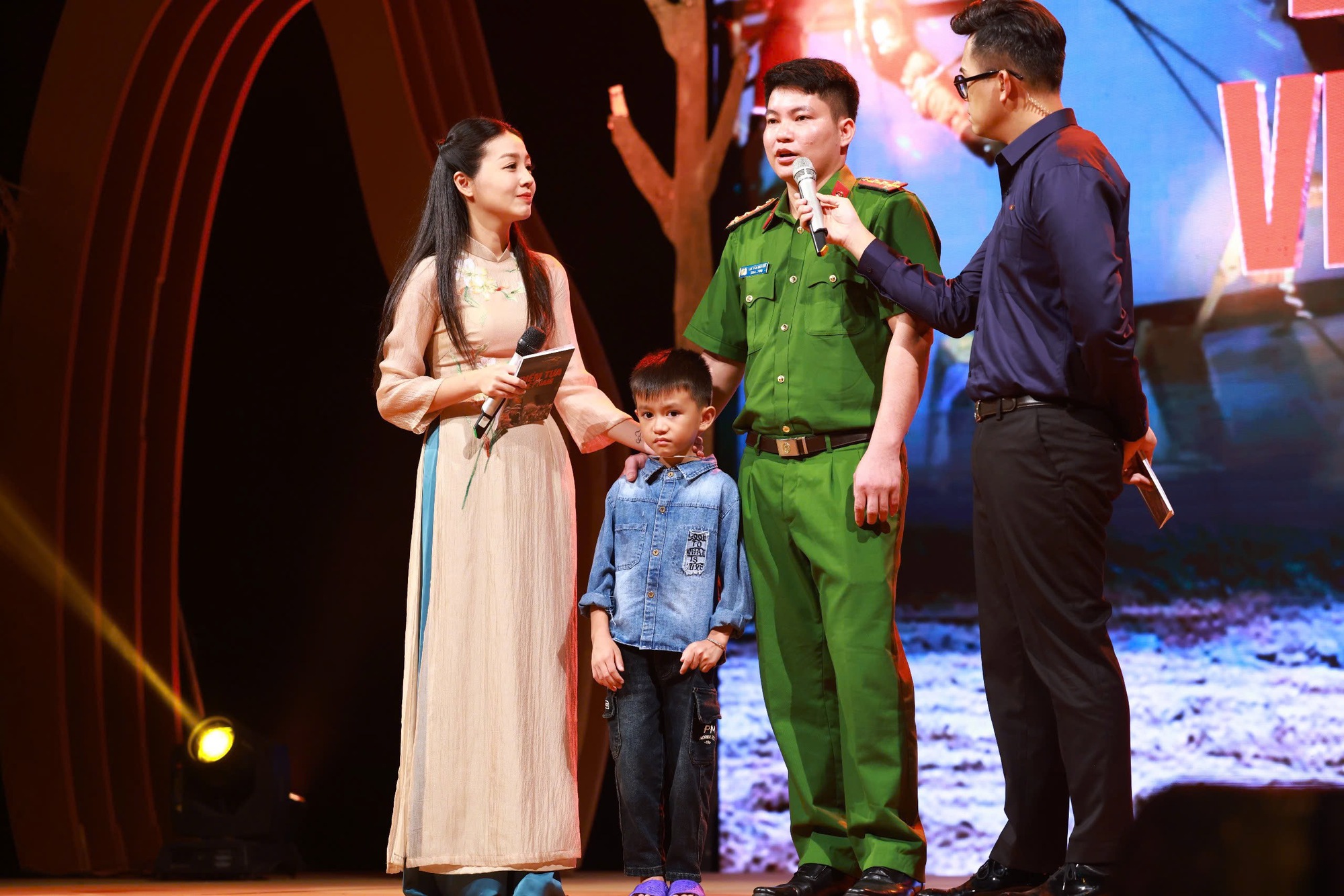 Thủ tướng chia sẻ về '6 điểm tựa Việt Nam'- Ảnh 7. Thủ tướng chia sẻ về '6 điểm tựa Việt Nam'- Ảnh 7.