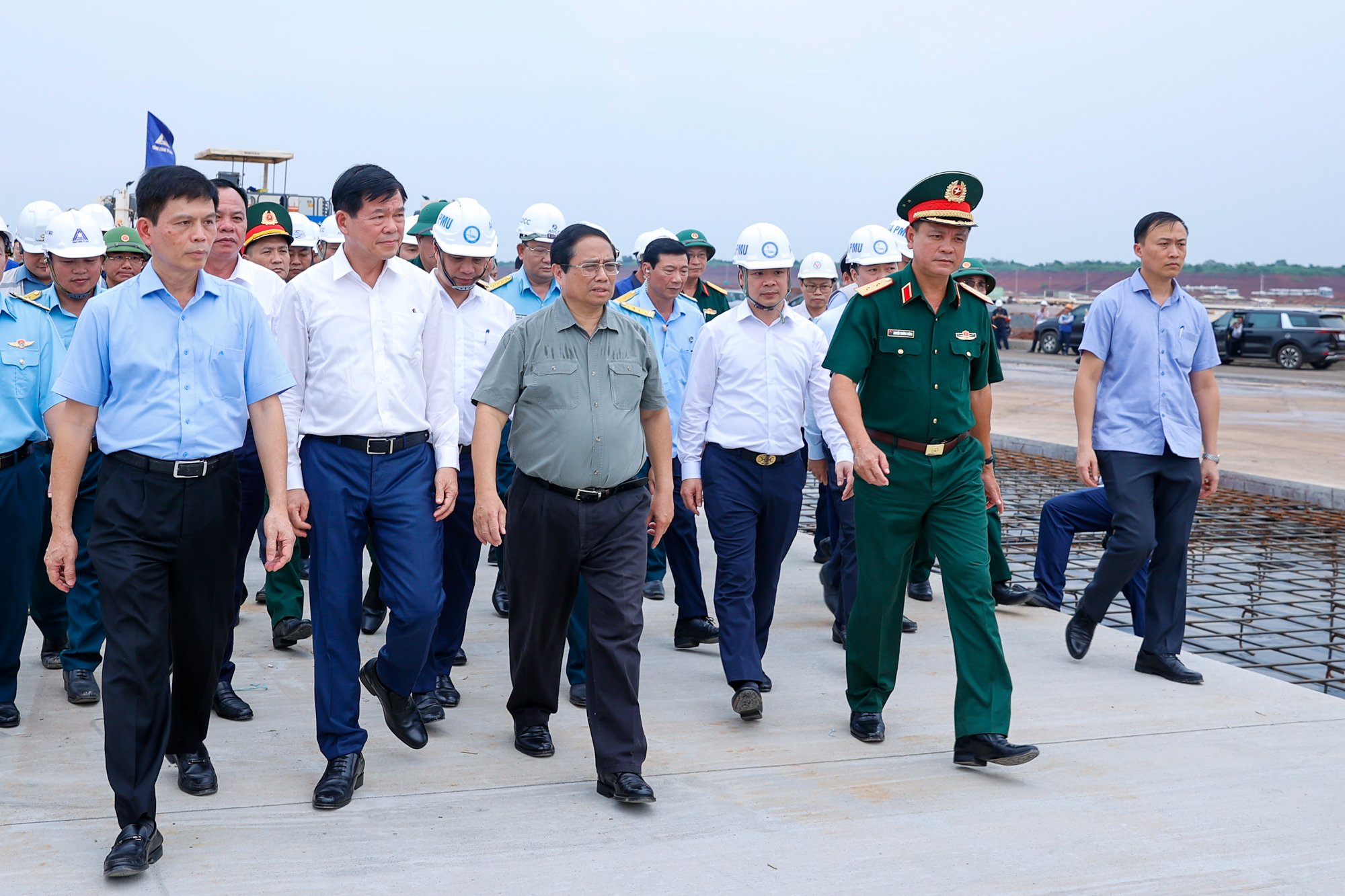 Thủ tướng: Đẩy nhanh tiến độ, cơ bản hoàn thành sân bay Long Thành vào cuối năm 2025- Ảnh 1. Thủ tướng: Đẩy nhanh tiến độ, cơ bản hoàn thành sân bay Long Thành vào cuối năm 2025- Ảnh 1.