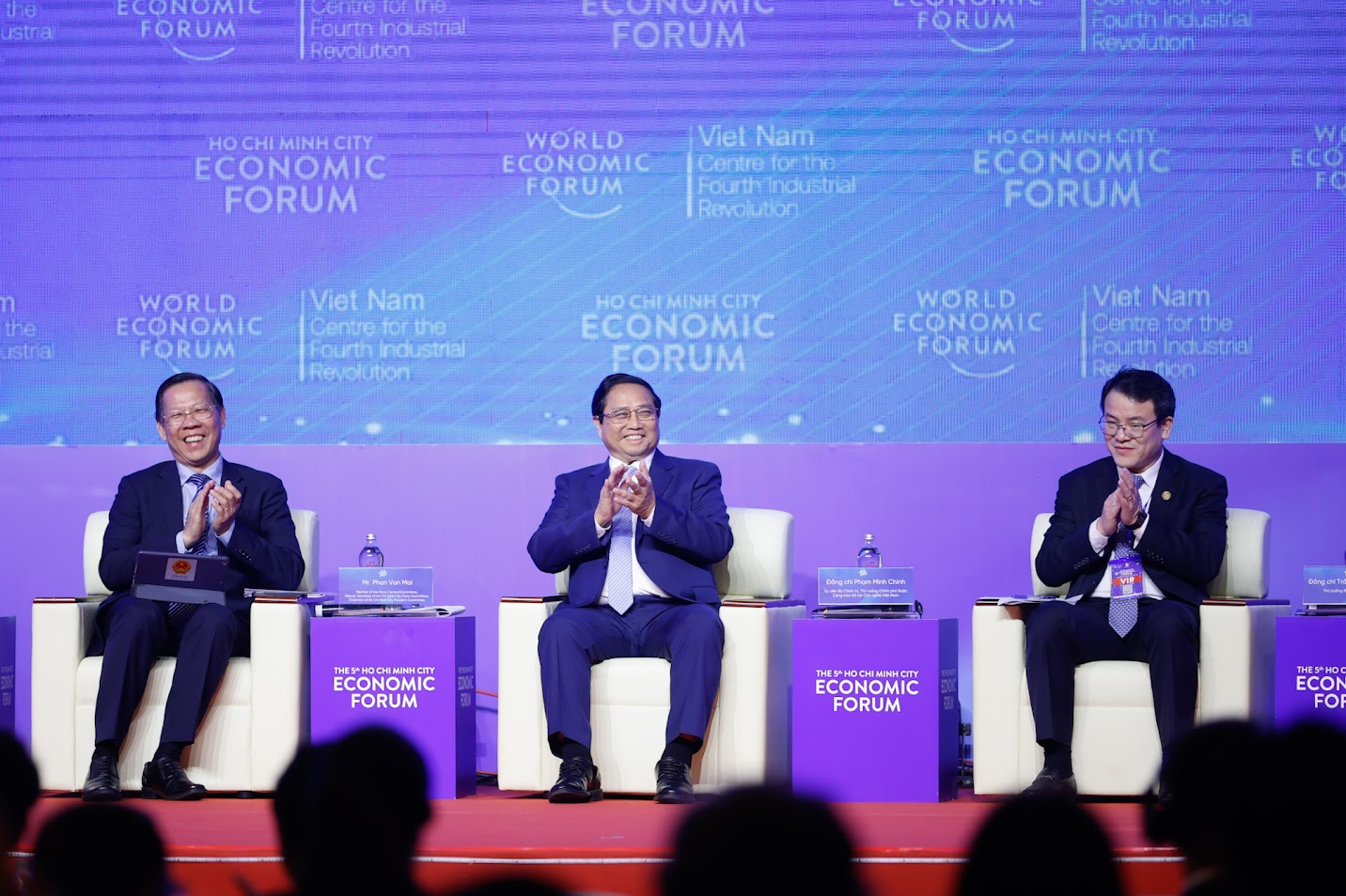 TỔNG THUẬT: DIỄN ĐÀN KINH TẾ TPHCM 2024 - THỦ TƯỚNG CHỦ TRÌ PHIÊN ĐỐI THOẠI CHÍNH SÁCH- Ảnh 5. TỔNG THUẬT: DIỄN ĐÀN KINH TẾ TPHCM 2024 - THỦ TƯỚNG CHỦ TRÌ PHIÊN ĐỐI THOẠI CHÍNH SÁCH- Ảnh 5.